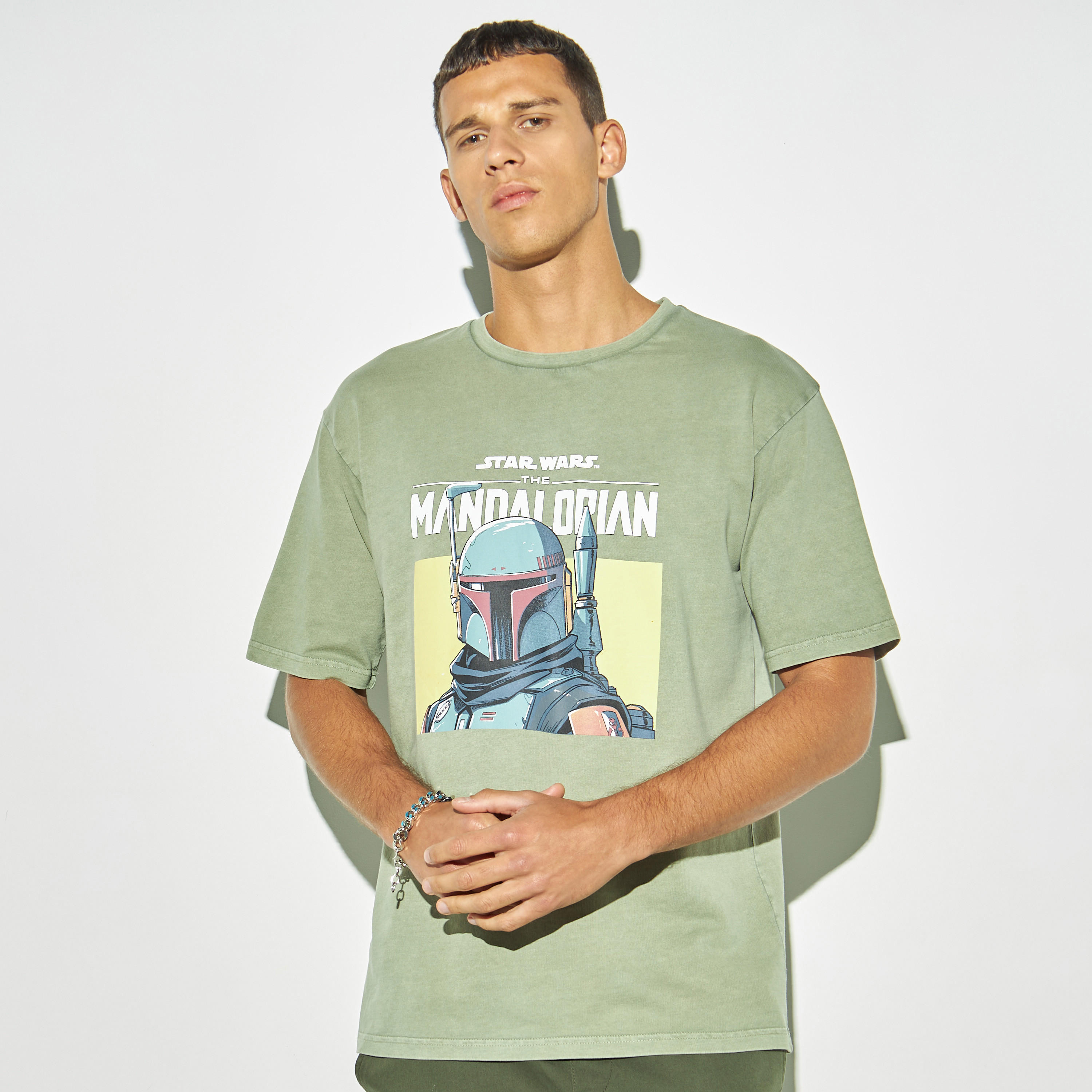 تيشيرت بياقة ضيقة وأكمام قصيرة وطبعات-men-clothing-tshirtsandpolos-tshirts-image-4