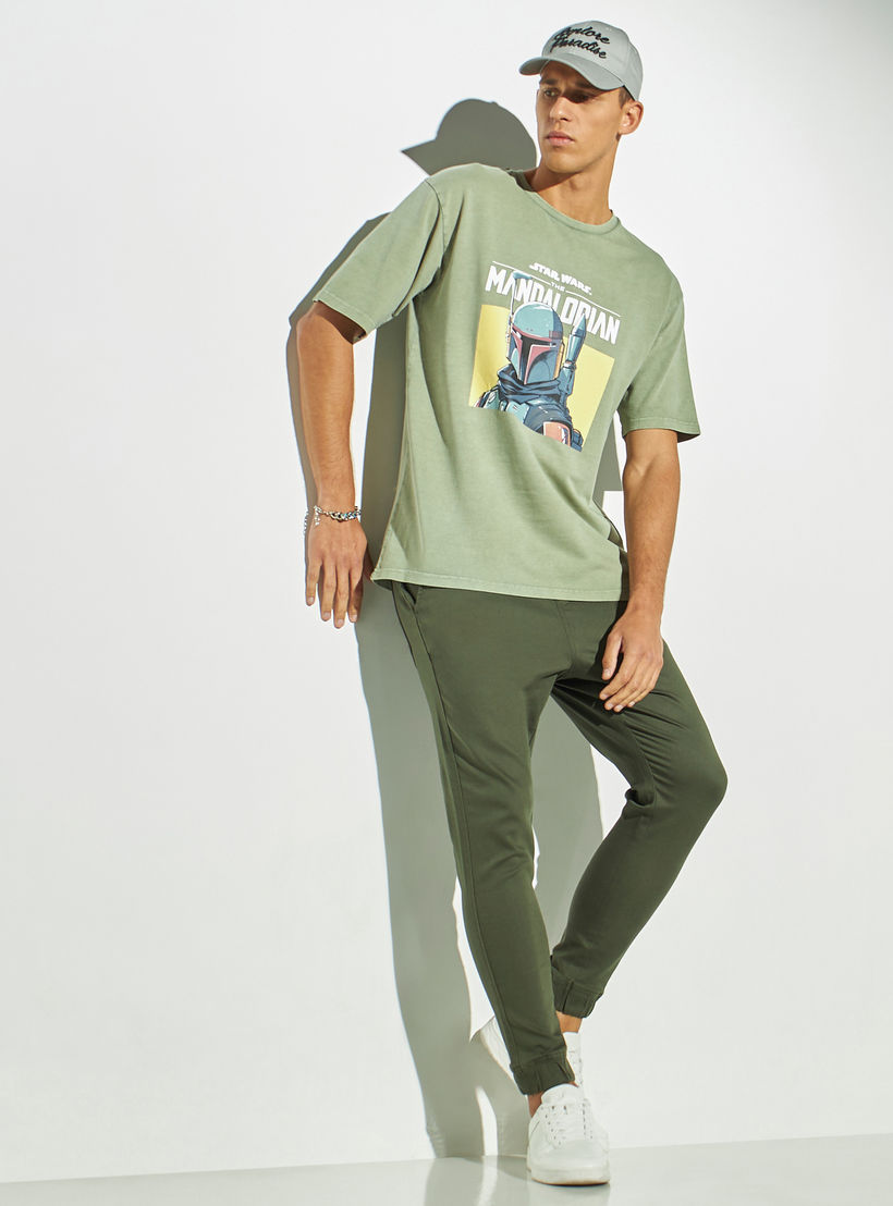تيشيرت بياقة ضيقة وأكمام قصيرة وطبعات-men-clothing-tshirtsandpolos-tshirts-image-3