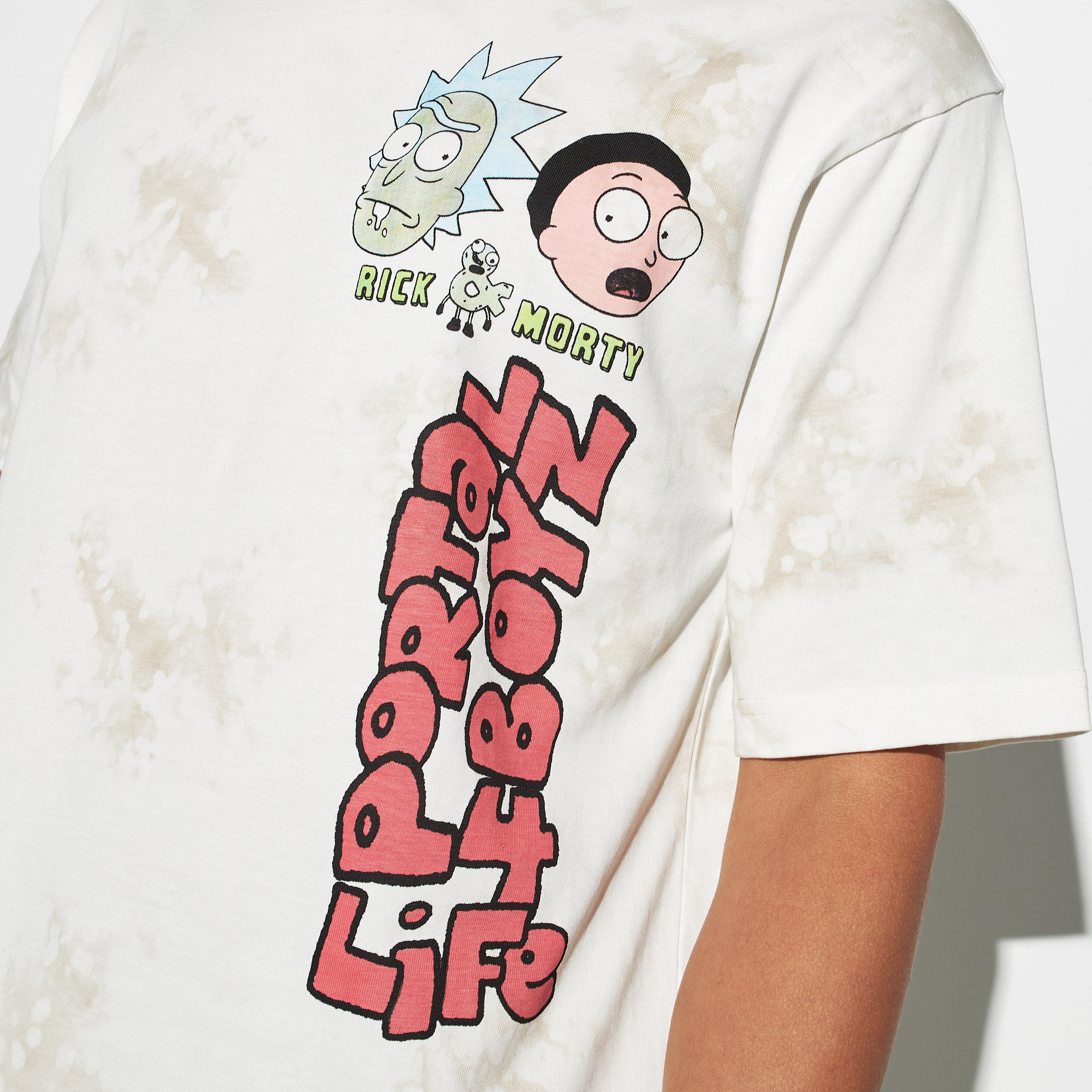 تيشيرت بياقة ضيّقة وأكمام قصيرة وطبعات-men-clothing-tshirtsandpolos-tshirts-image-3