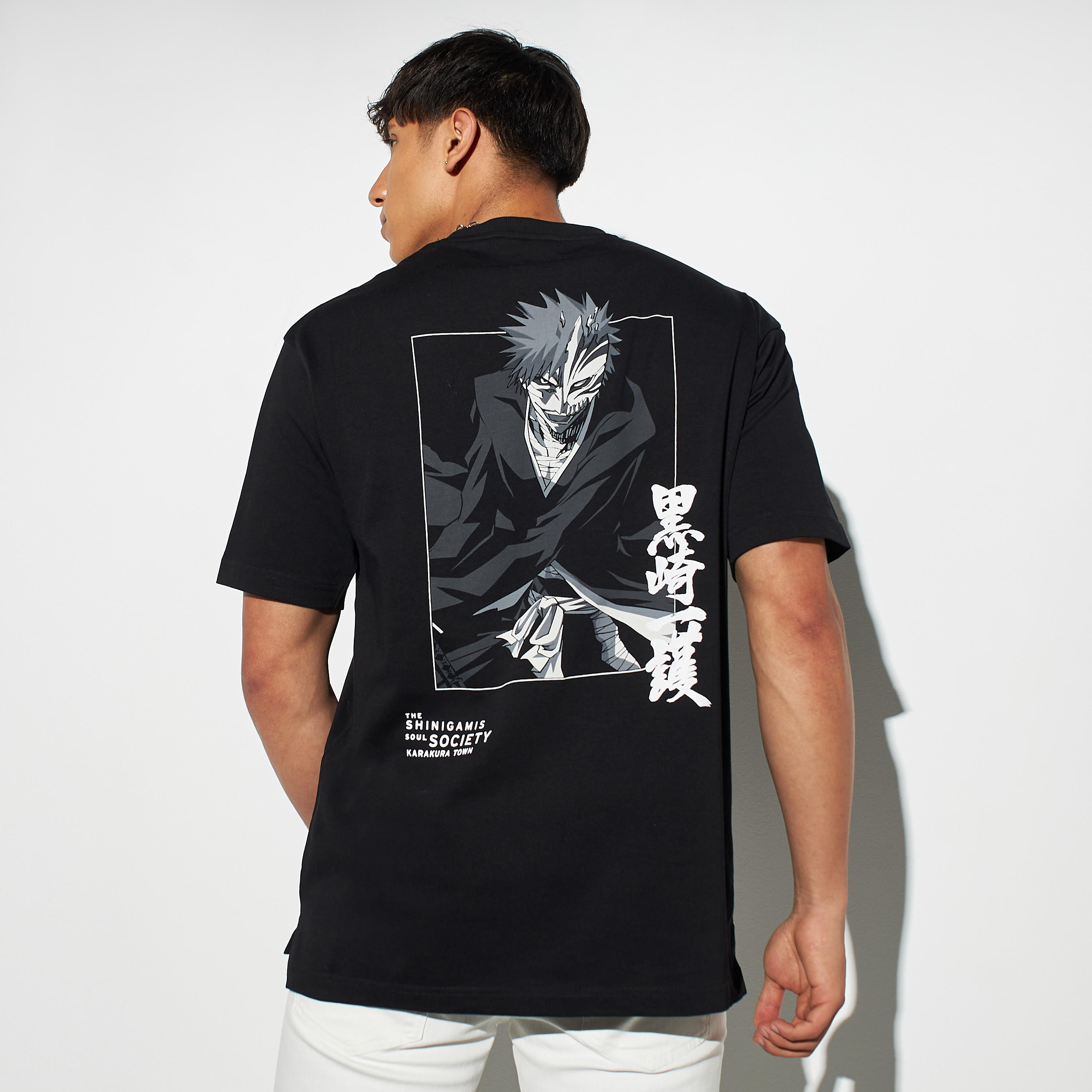 تيشيرت فضفاض بياقة ضيّقة وأكمام قصيرة وطبعات-men-clothing-tshirtsandpolos-tshirts-image-1