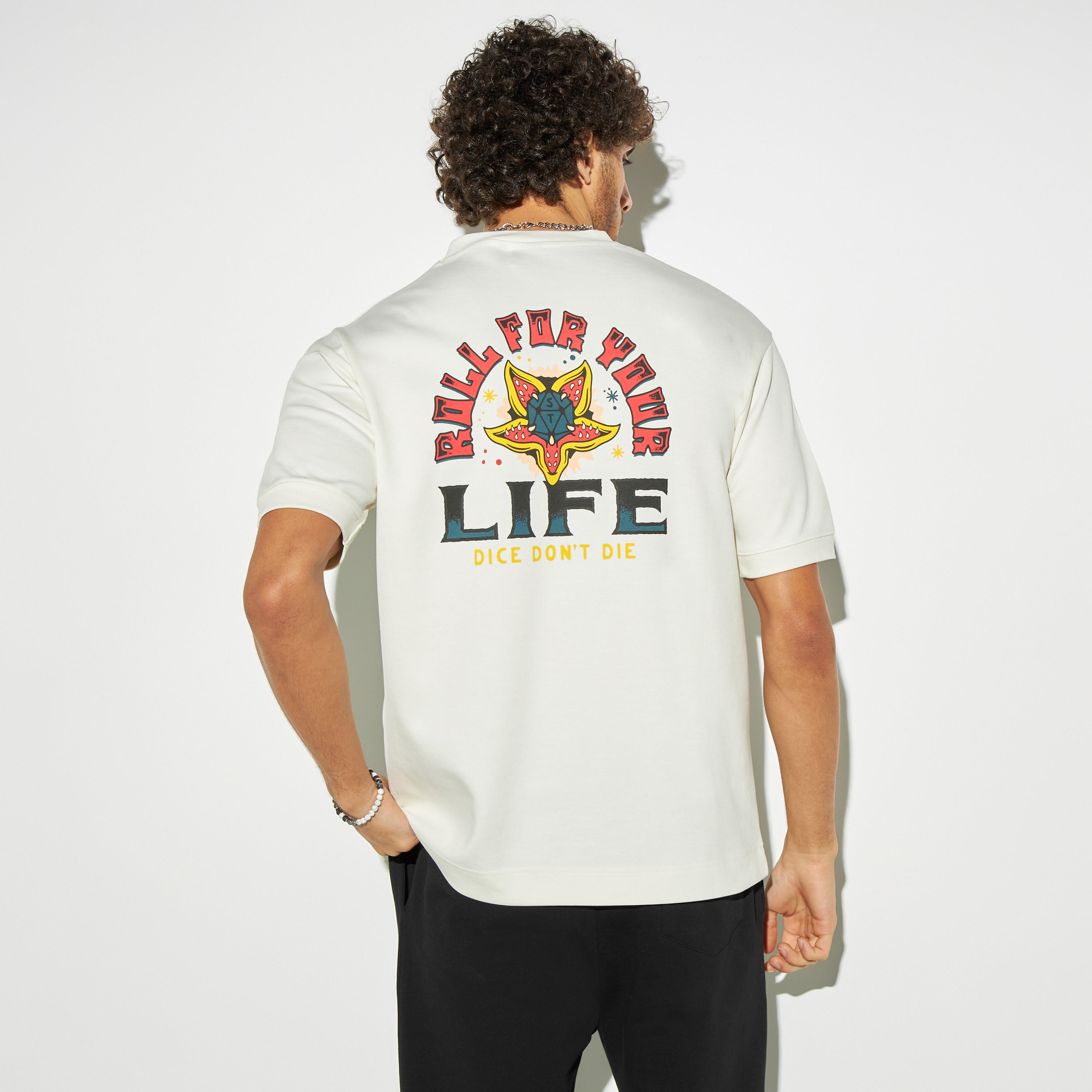 تيشيرت بياقة ضيّقة وأكمام قصيرة وطبعات-men-clothing-tshirtsandpolos-tshirts-image-3