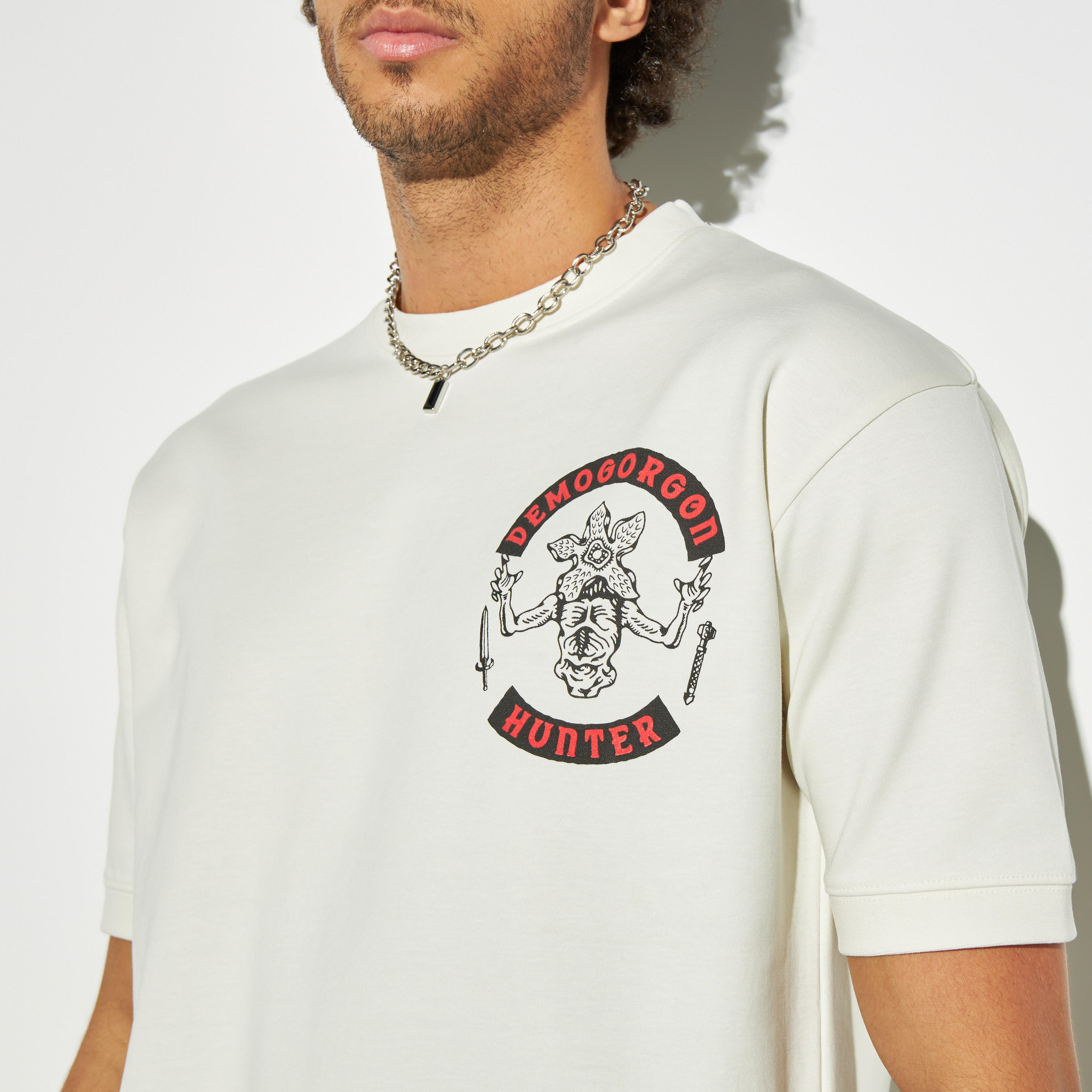 تيشيرت بياقة ضيّقة وأكمام قصيرة وطبعات-men-clothing-tshirtsandpolos-tshirts-image-4