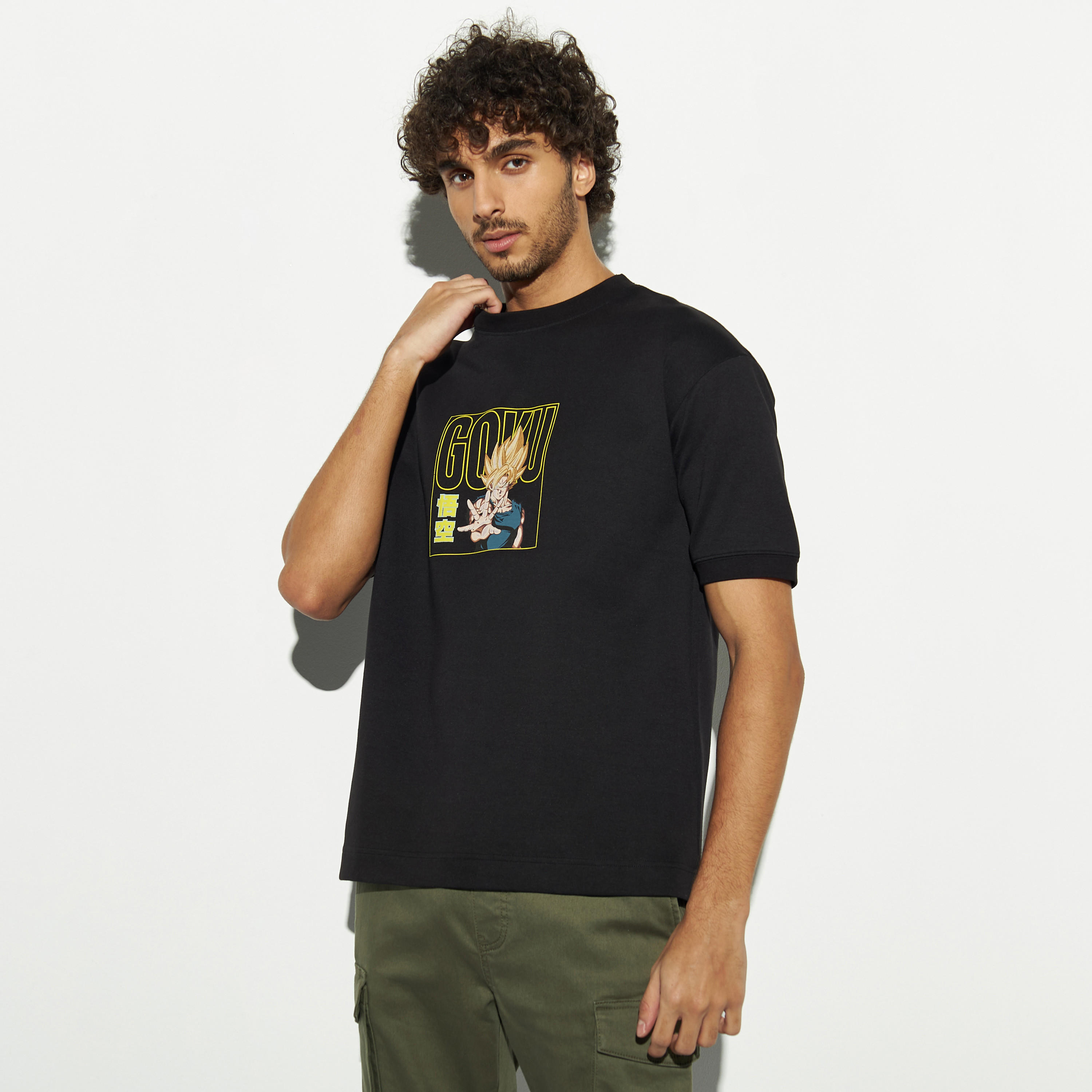تيشيرت بقصة بوكسي وأكمام قصيرة وياقة ضيقة وطبعات-men-clothing-tshirtsandpolos-tshirts-image-3