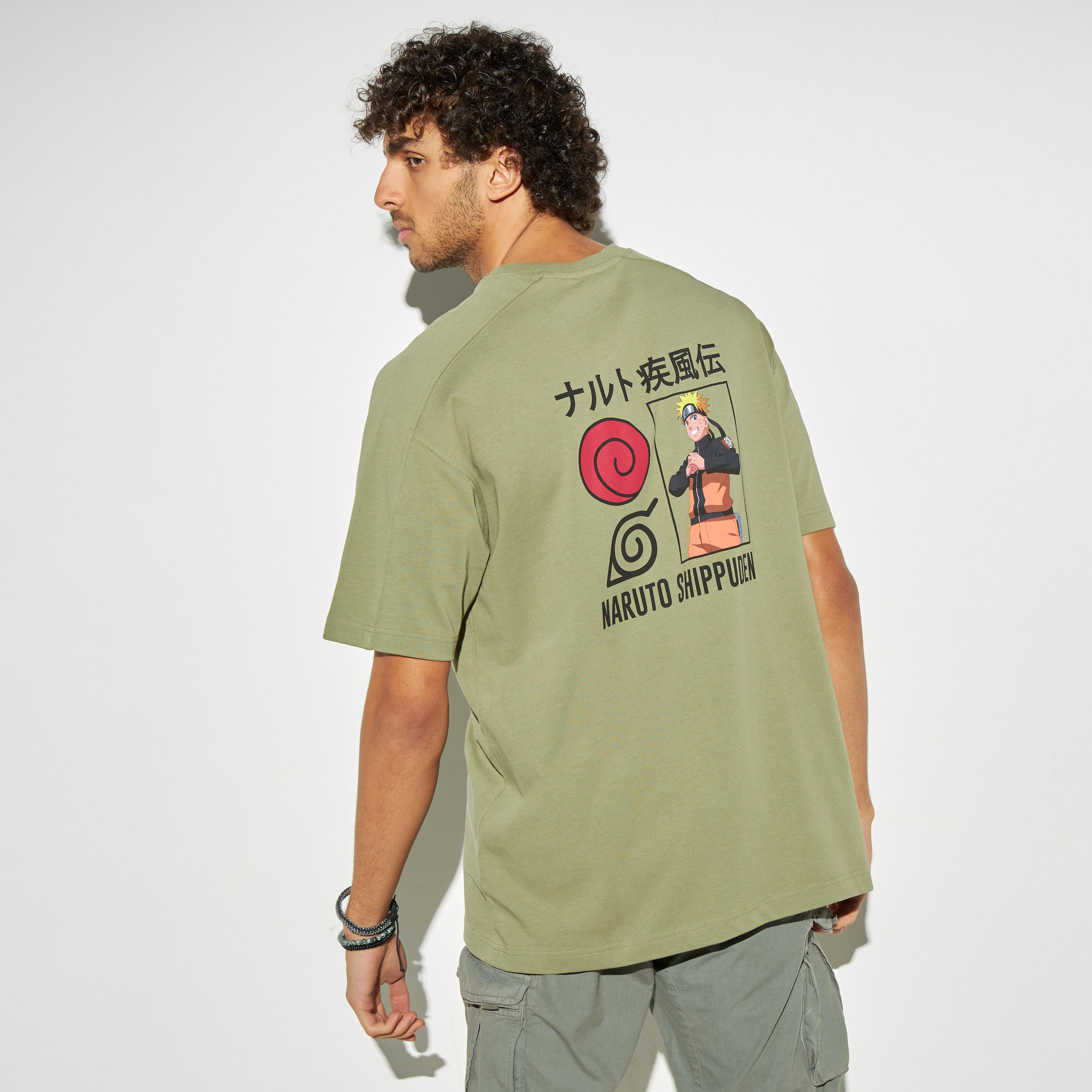 تيشيرت بياقة ضيقة وأكمام قصيرة وطبعات-men-clothing-tshirtsandpolos-tshirts-image-1