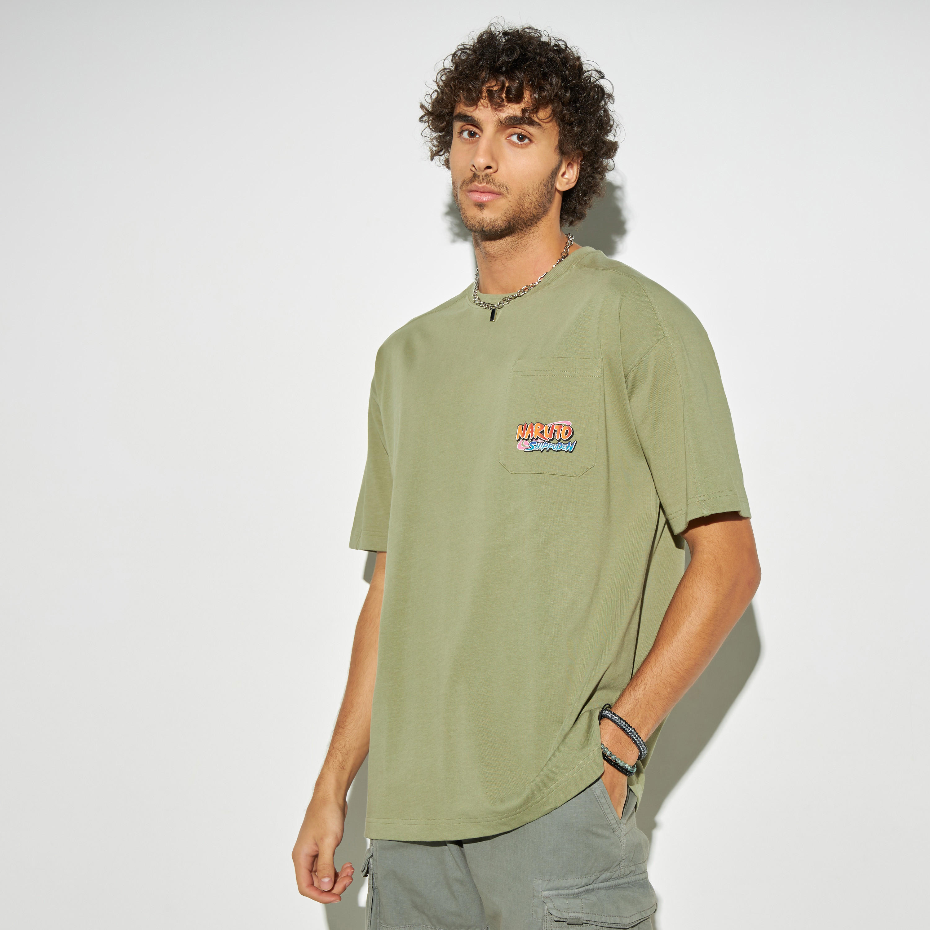 تيشيرت بياقة ضيقة وأكمام قصيرة وطبعات-men-clothing-tshirtsandpolos-tshirts-image-3