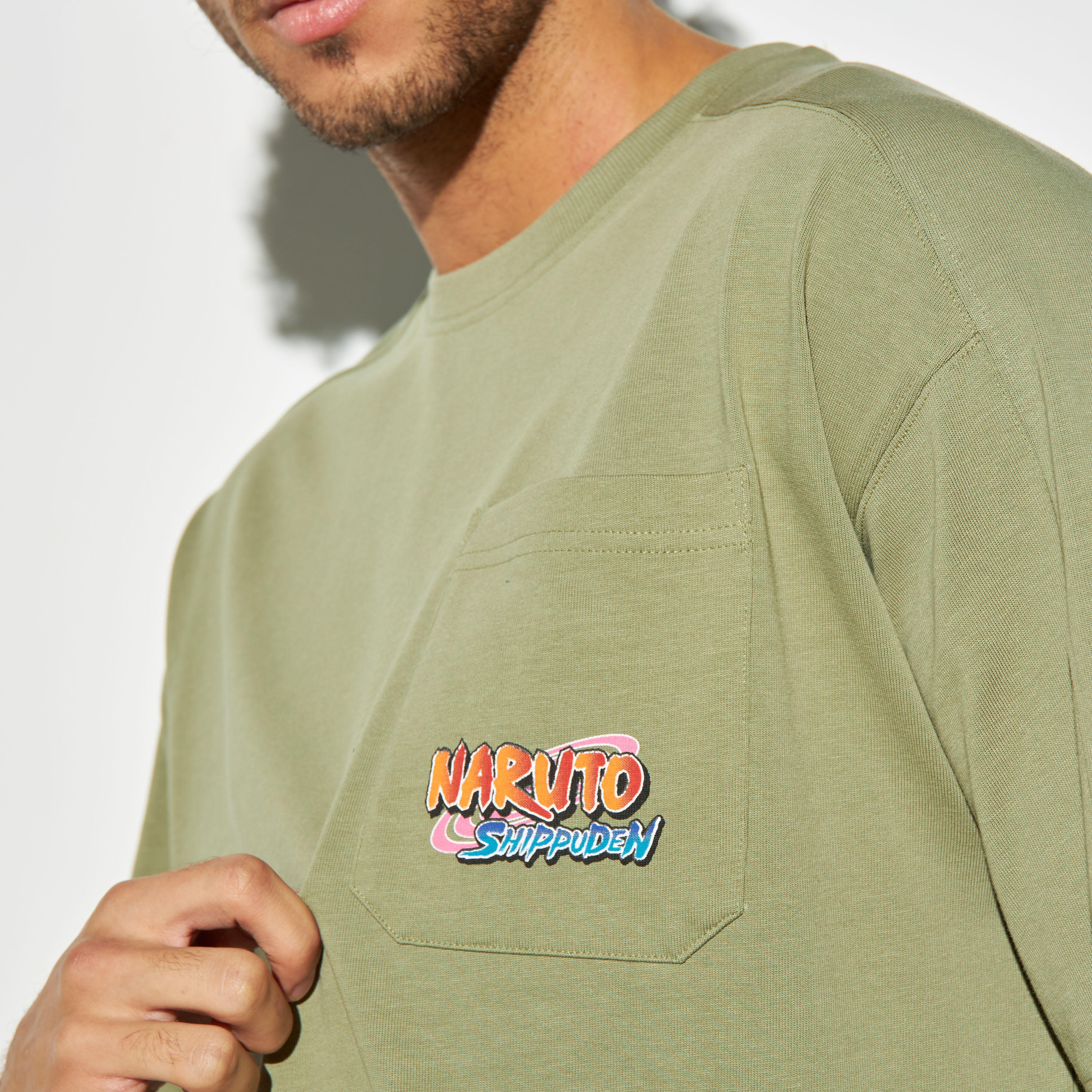 تيشيرت بياقة ضيقة وأكمام قصيرة وطبعات-men-clothing-tshirtsandpolos-tshirts-image-4