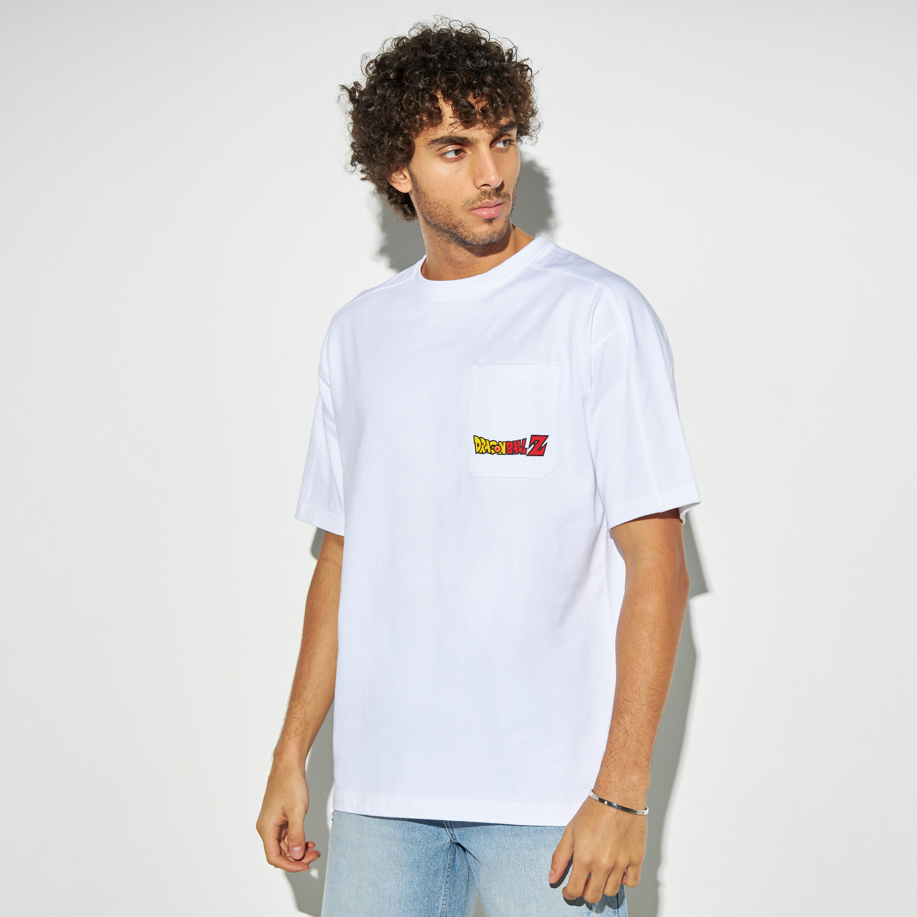 تيشيرت بياقة ضيّقة وجيب وطبعات-men-clothing-tshirtsandpolos-tshirts-image-2