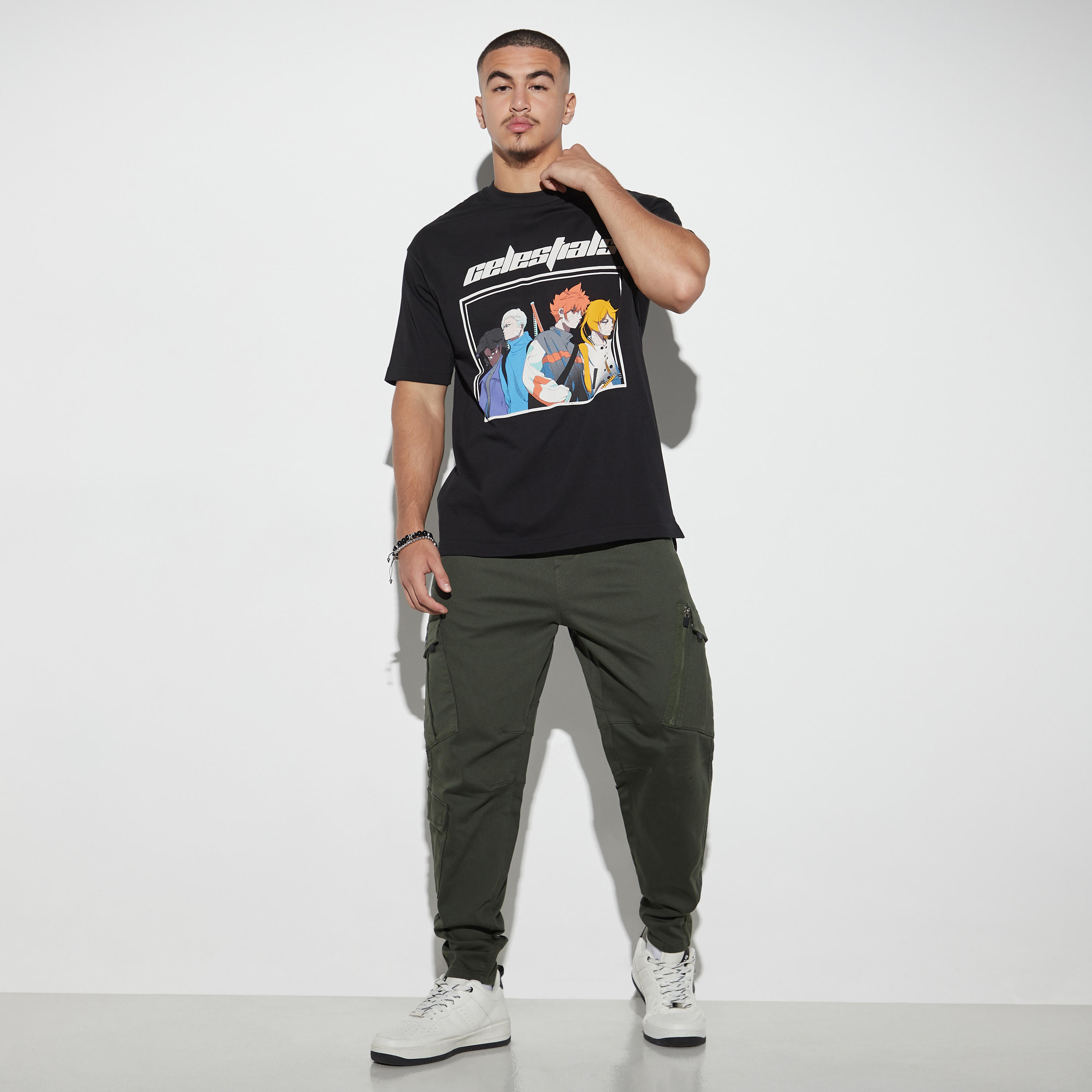 تيشيرت بياقة ضيّقة وأكمام قصيرة وطبعات-men-clothing-tshirtsandpolos-tshirts-image-2