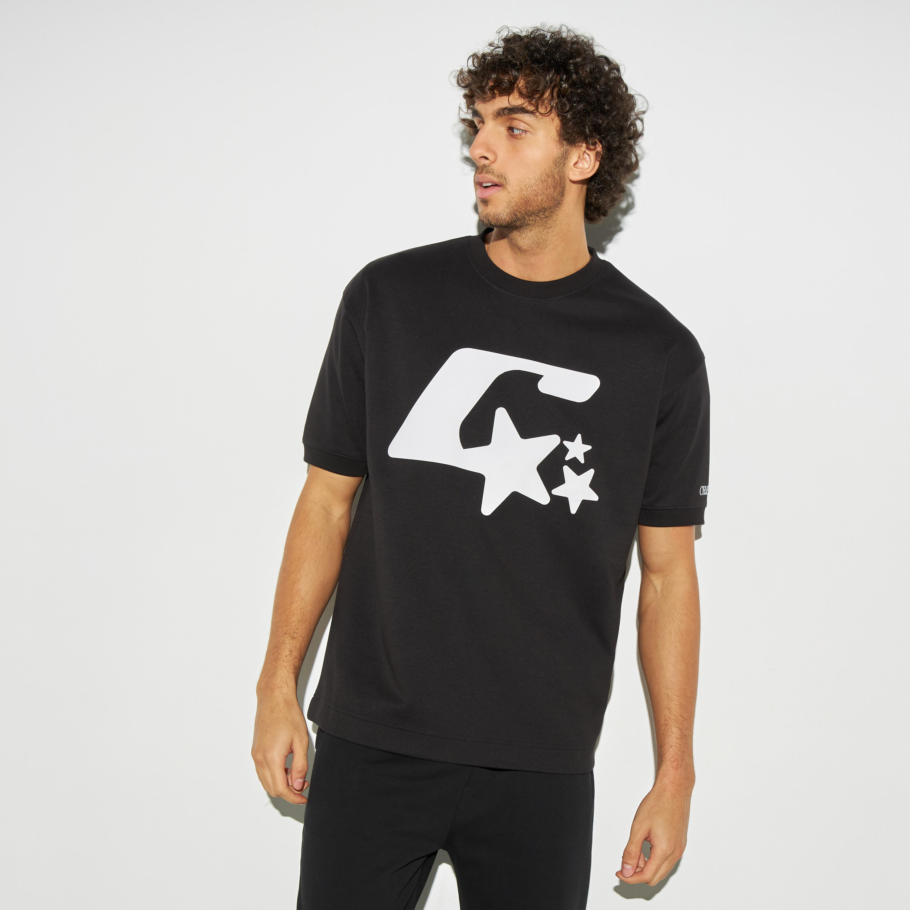 تيشيرت بياقة ضيّقة وأكمام قصيرة وطبعات-men-clothing-tshirtsandpolos-tshirts-image-4