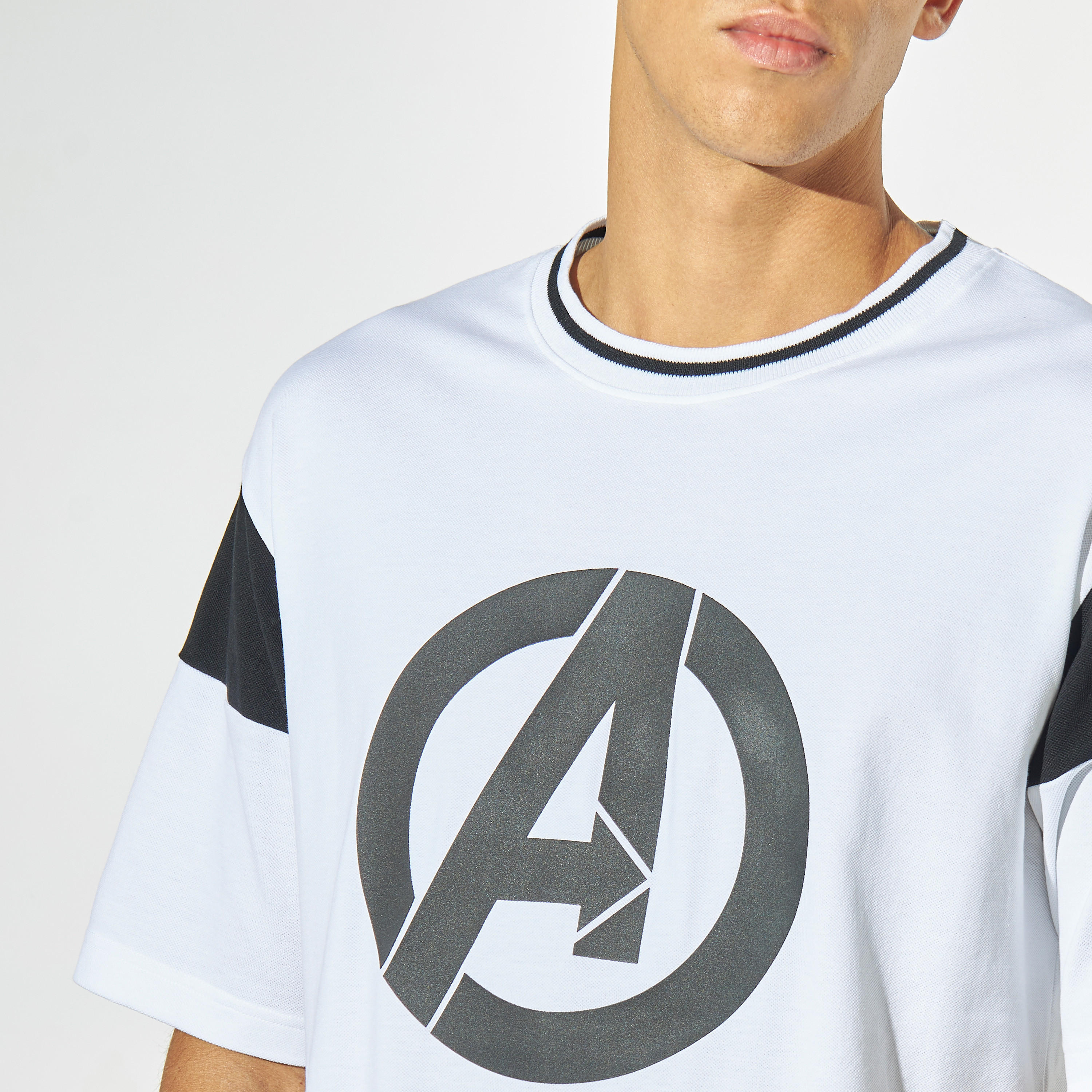تيشيرت واسع بياقة ضيّقة وأكمام قصيرة وطبعات-men-clothing-tshirtsandpolos-tshirts-image-4