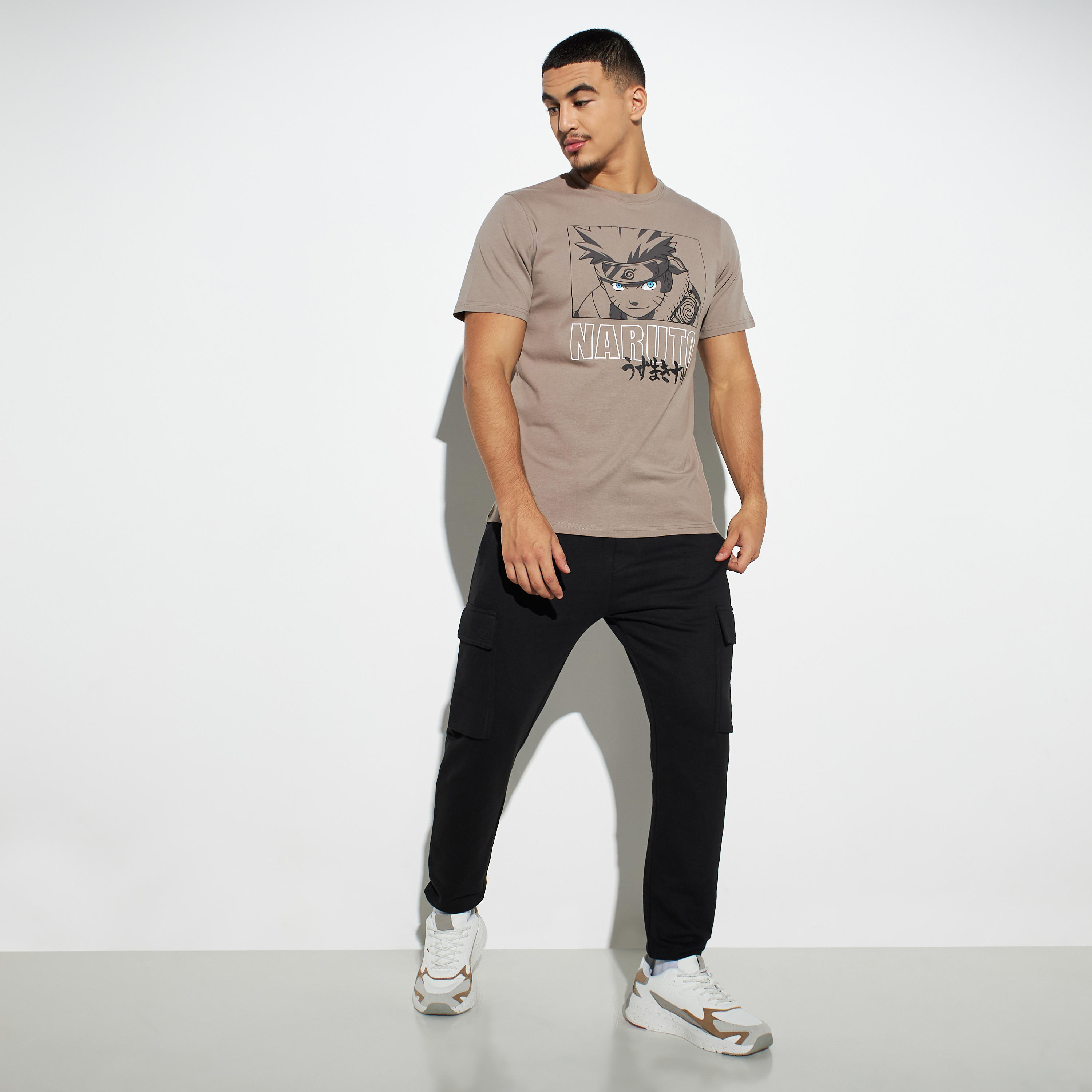 تيشيرت بياقة ضيّقة وأكمام قصيرة وطبعات ناروتو-men-clothing-tshirtsandpolos-tshirts-image-2