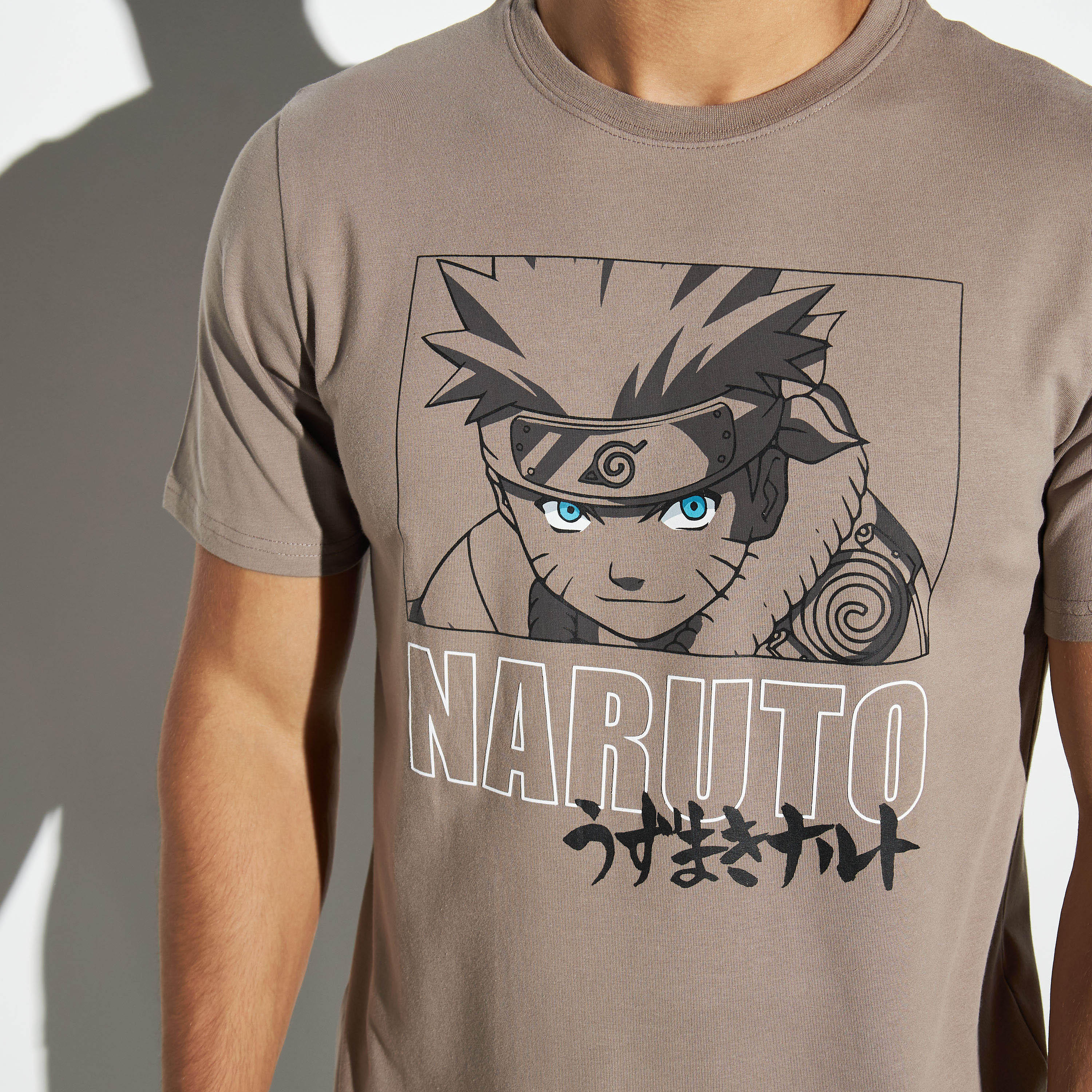 تيشيرت بياقة ضيّقة وأكمام قصيرة وطبعات ناروتو-men-clothing-tshirtsandpolos-tshirts-image-4