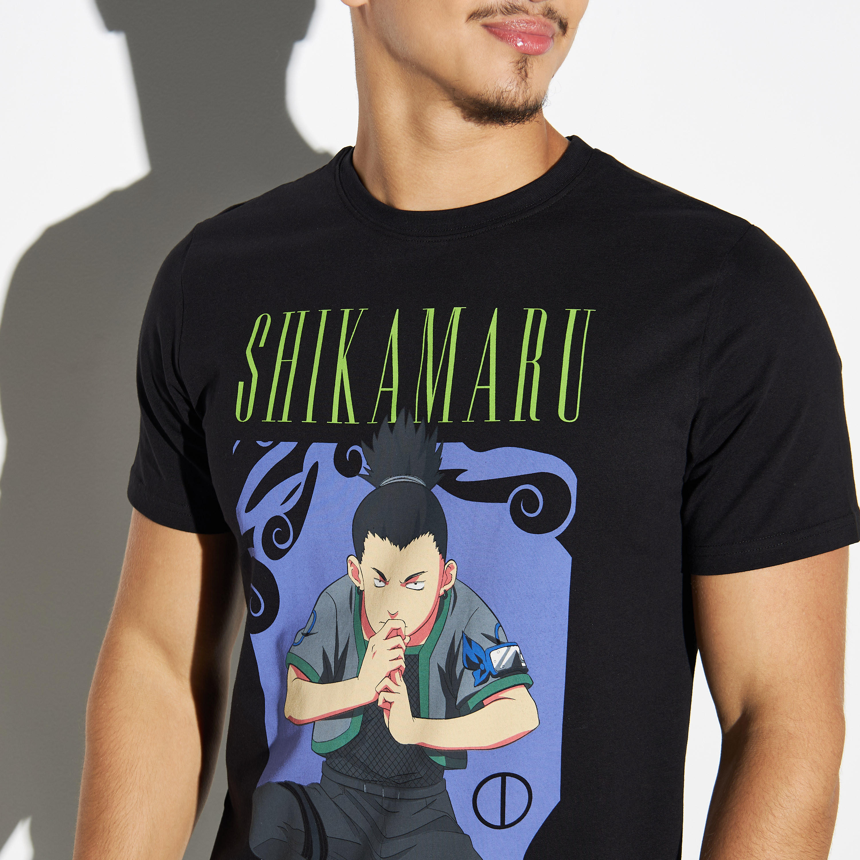 تيشيرت بياقة ضيقة وطبعات شيكامارو نارا-men-clothing-tshirtsandpolos-tshirts-image-4