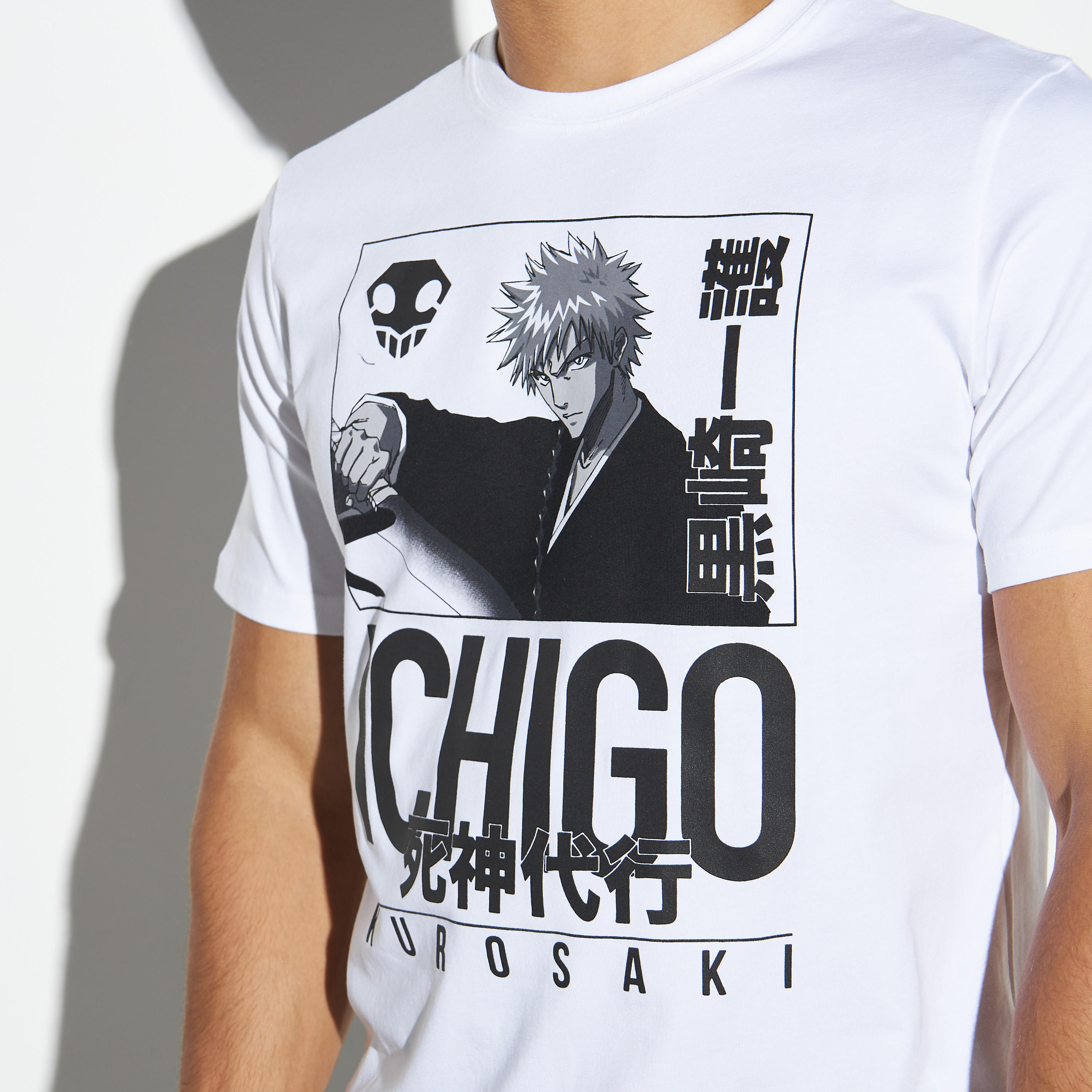 تيشيرت بياقة ضيّقة وطبعات-men-clothing-tshirtsandpolos-tshirts-image-4