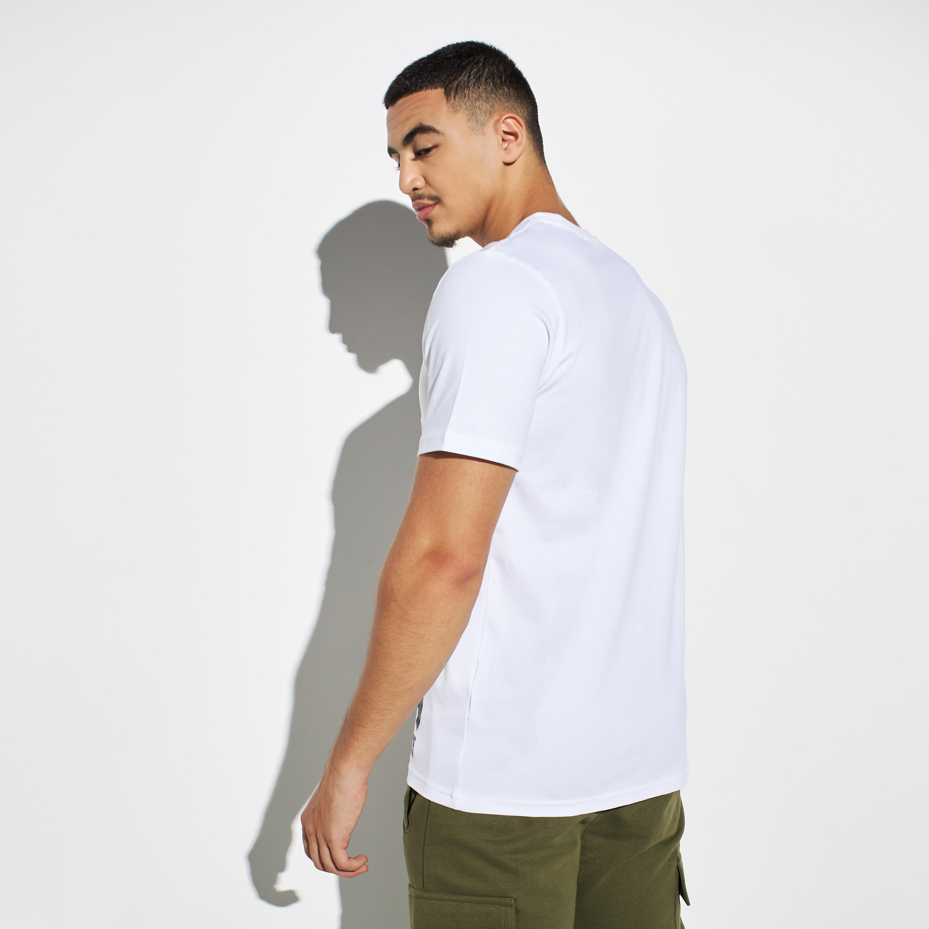 تيشيرت بياقة ضيقة وطبعات-men-clothing-tshirtsandpolos-tshirts-image-2