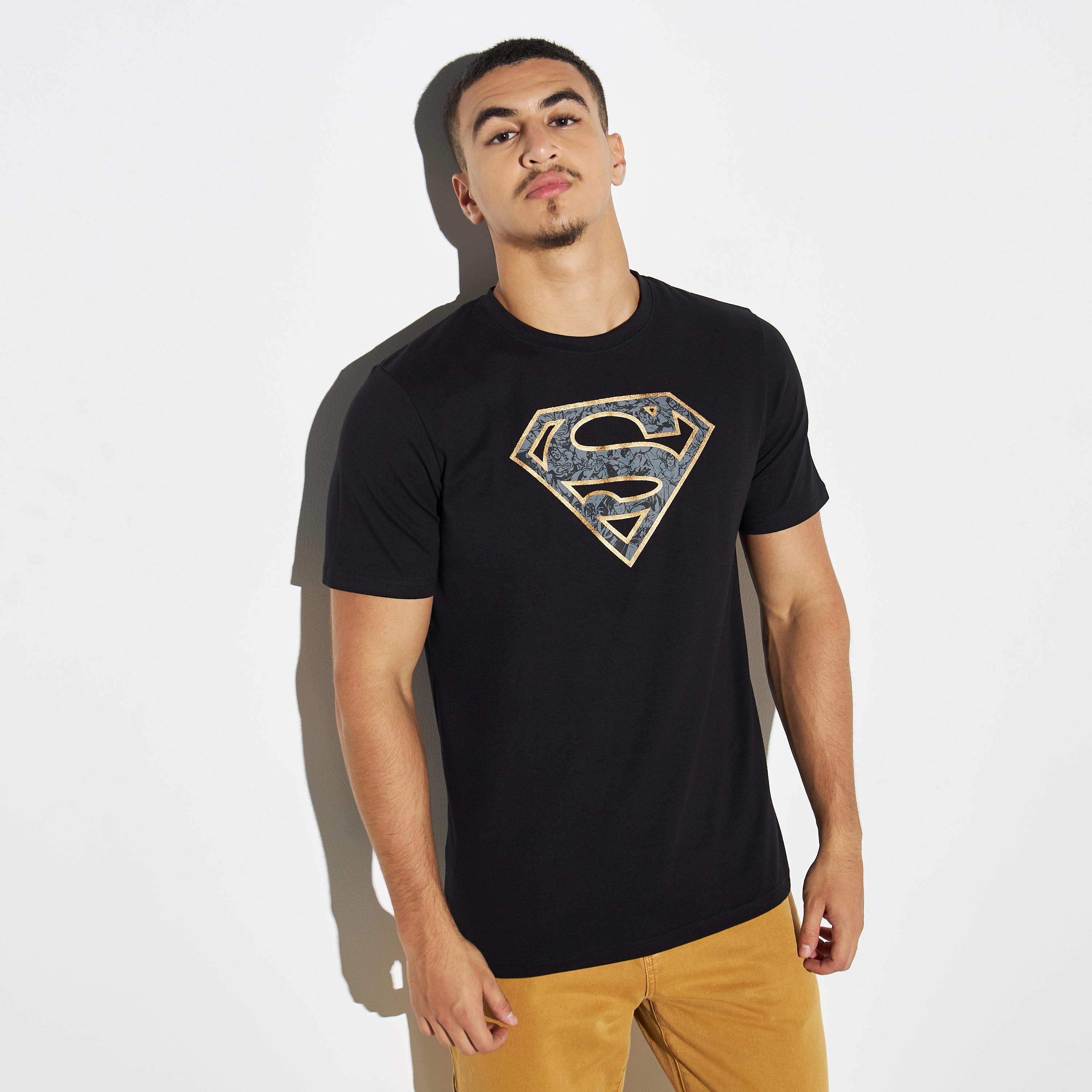 تيشيرت بياقة ضيقة وأكمام قصيرة وطبعات سوبرمان-men-clothing-tshirtsandpolos-tshirts-image-1