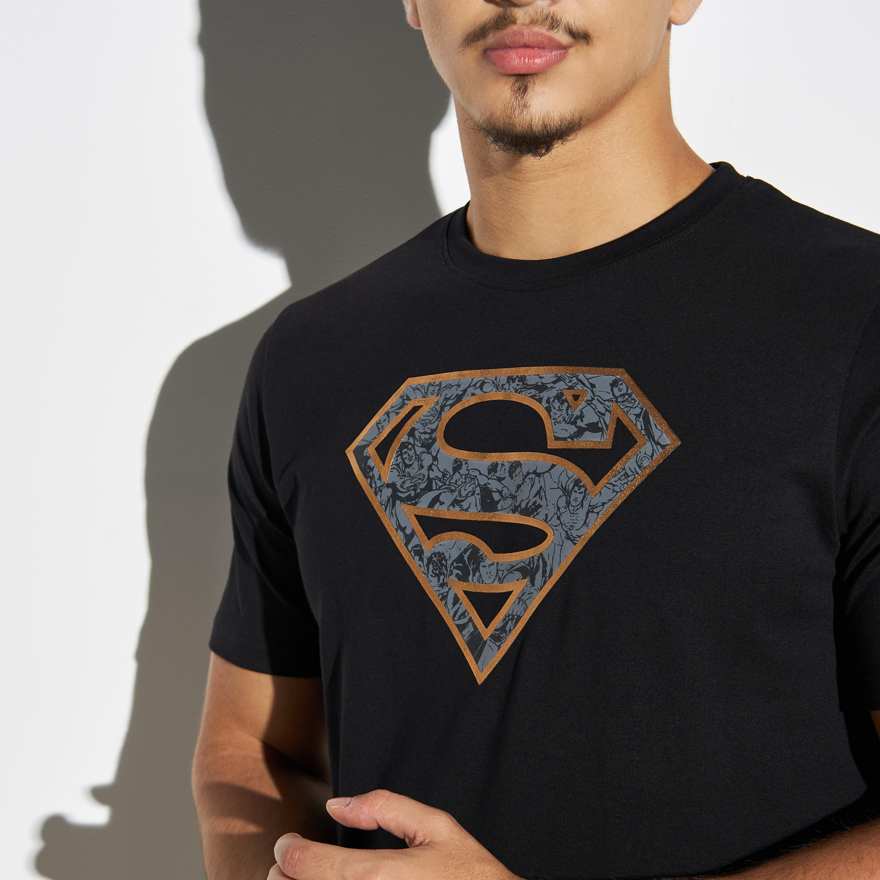 تيشيرت بياقة ضيقة وأكمام قصيرة وطبعات سوبرمان-men-clothing-tshirtsandpolos-tshirts-image-4