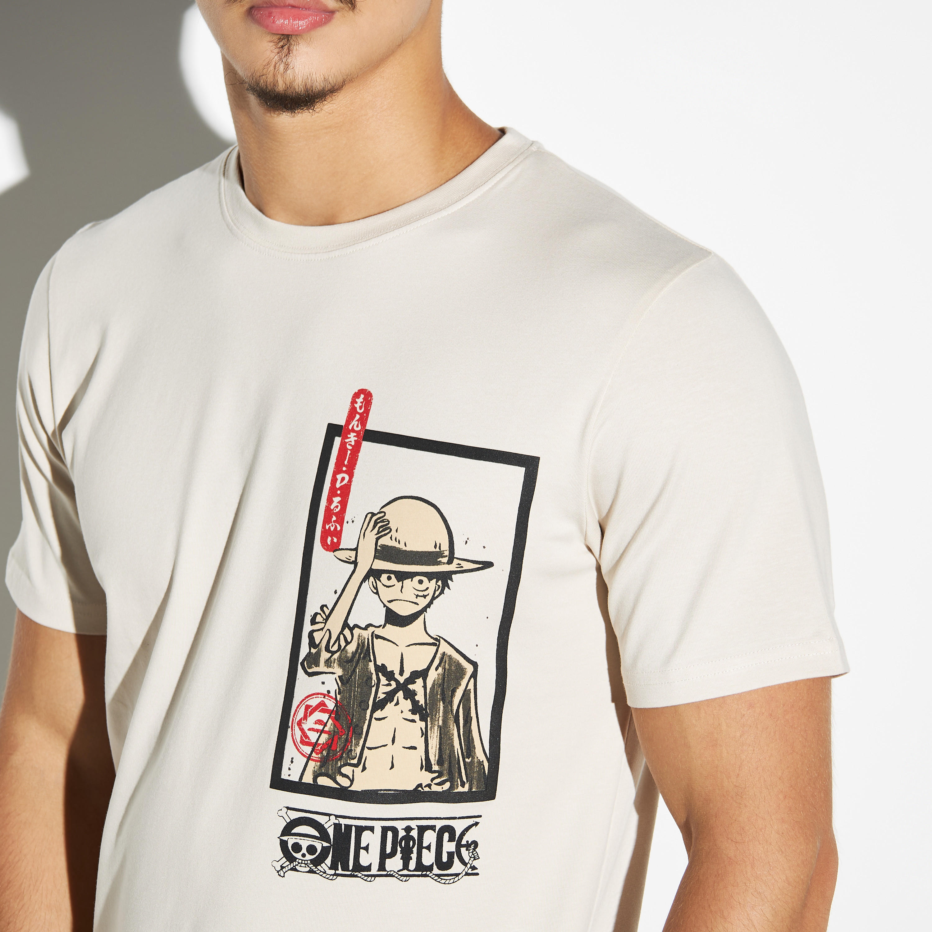 تيشيرت بياقة ضيقة وأكمام قصيرة وطبعات-men-clothing-tshirtsandpolos-tshirts-image-4