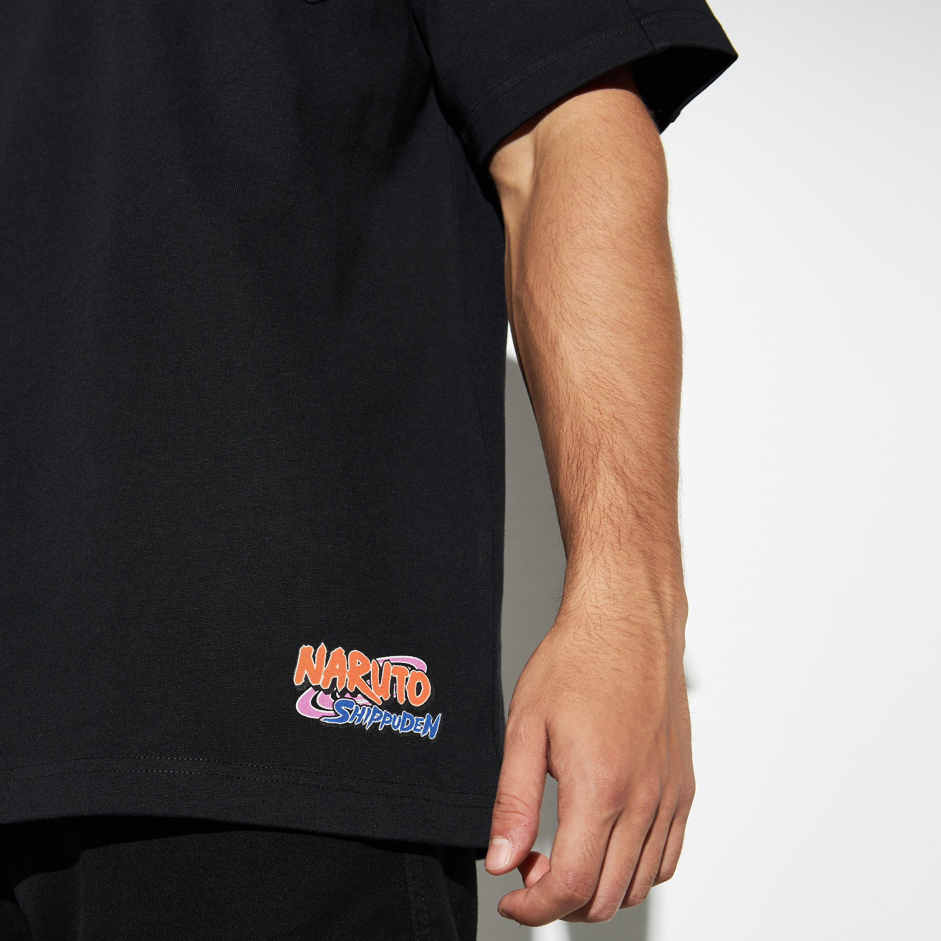 تيشيرت بياقة ضيقة وأكمام قصيرة وطبعات-men-clothing-tshirtsandpolos-tshirts-image-4