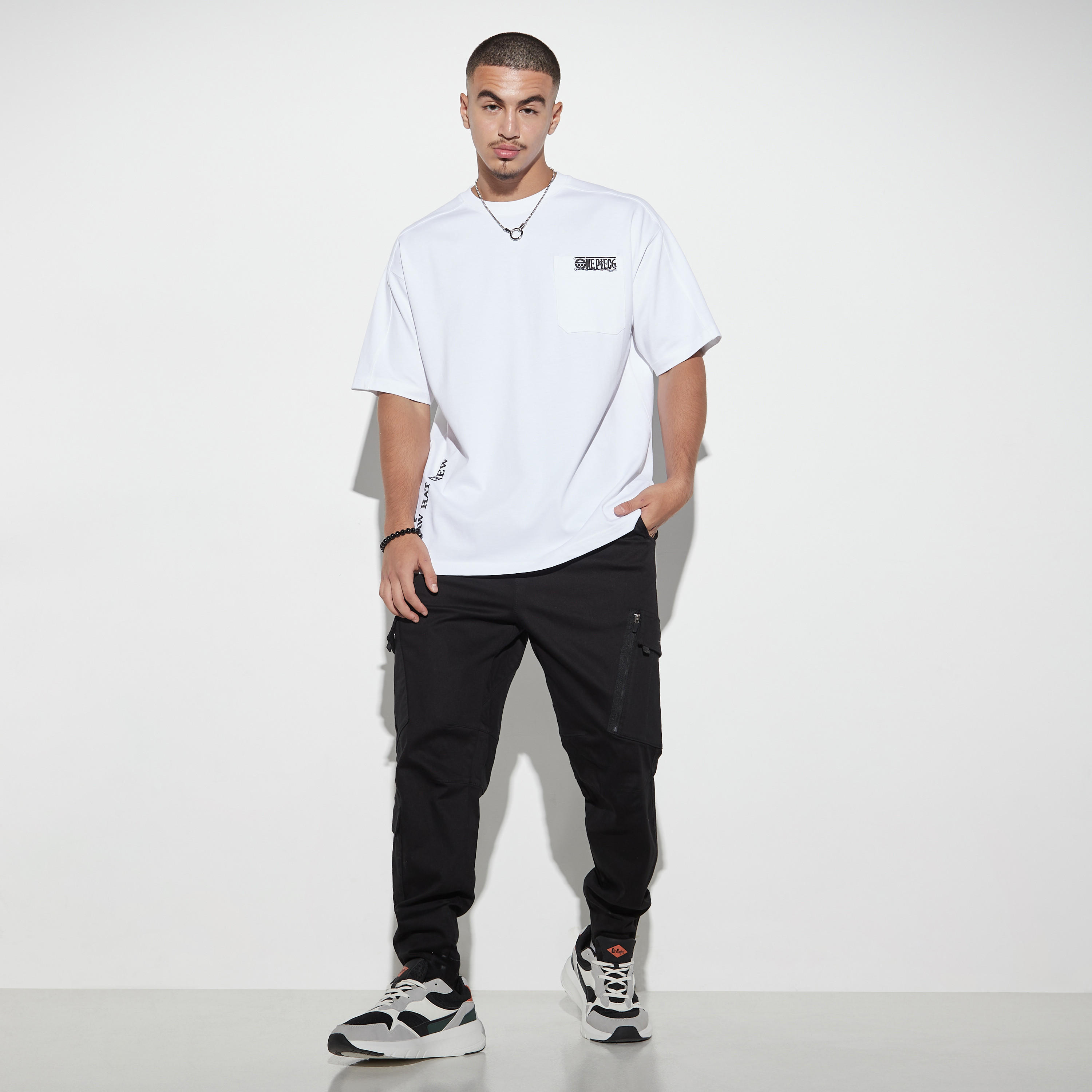 تيشيرت بقصة بوكسي وياقة ضيقة وأكمام قصيرة وطبعات-men-clothing-tshirtsandpolos-tshirts-image-2