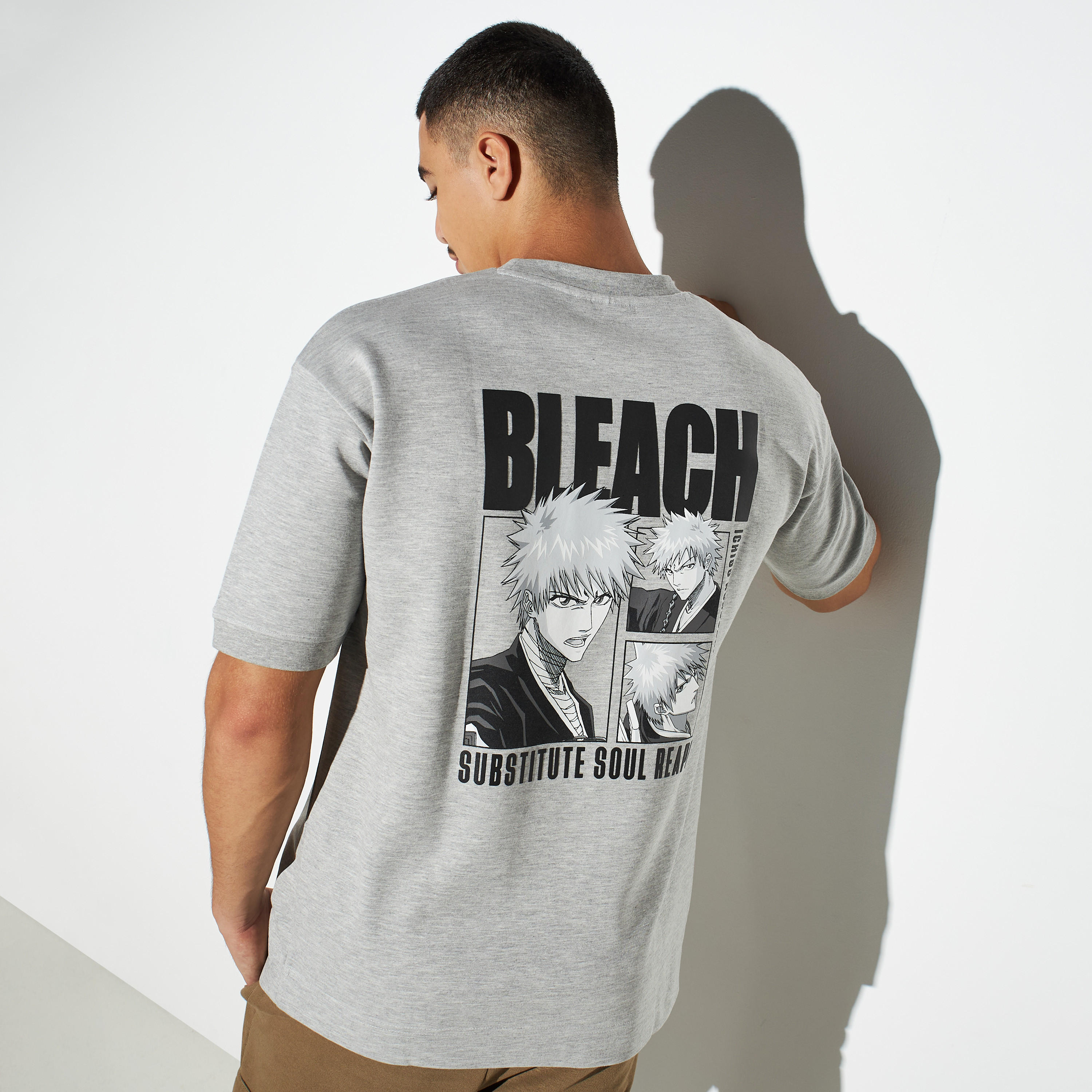 تيشيرت بياقة ضيقة وأكمام قصيرة وطبعات-men-clothing-tshirtsandpolos-tshirts-image-3