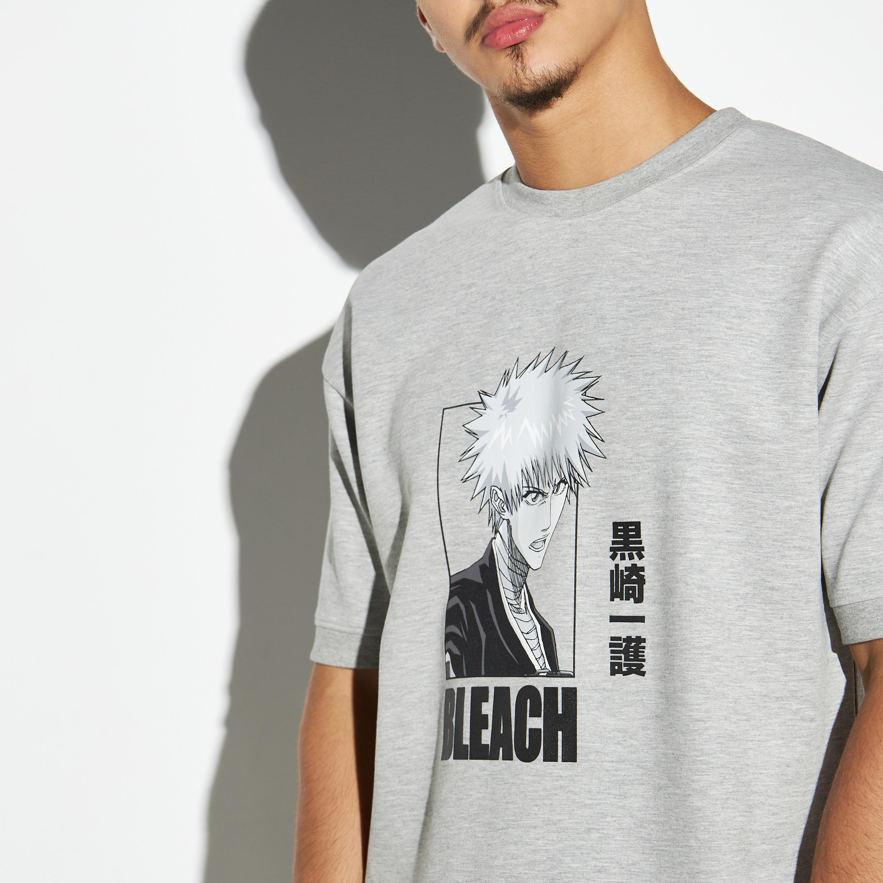 تيشيرت بياقة ضيقة وأكمام قصيرة وطبعات-men-clothing-tshirtsandpolos-tshirts-image-4
