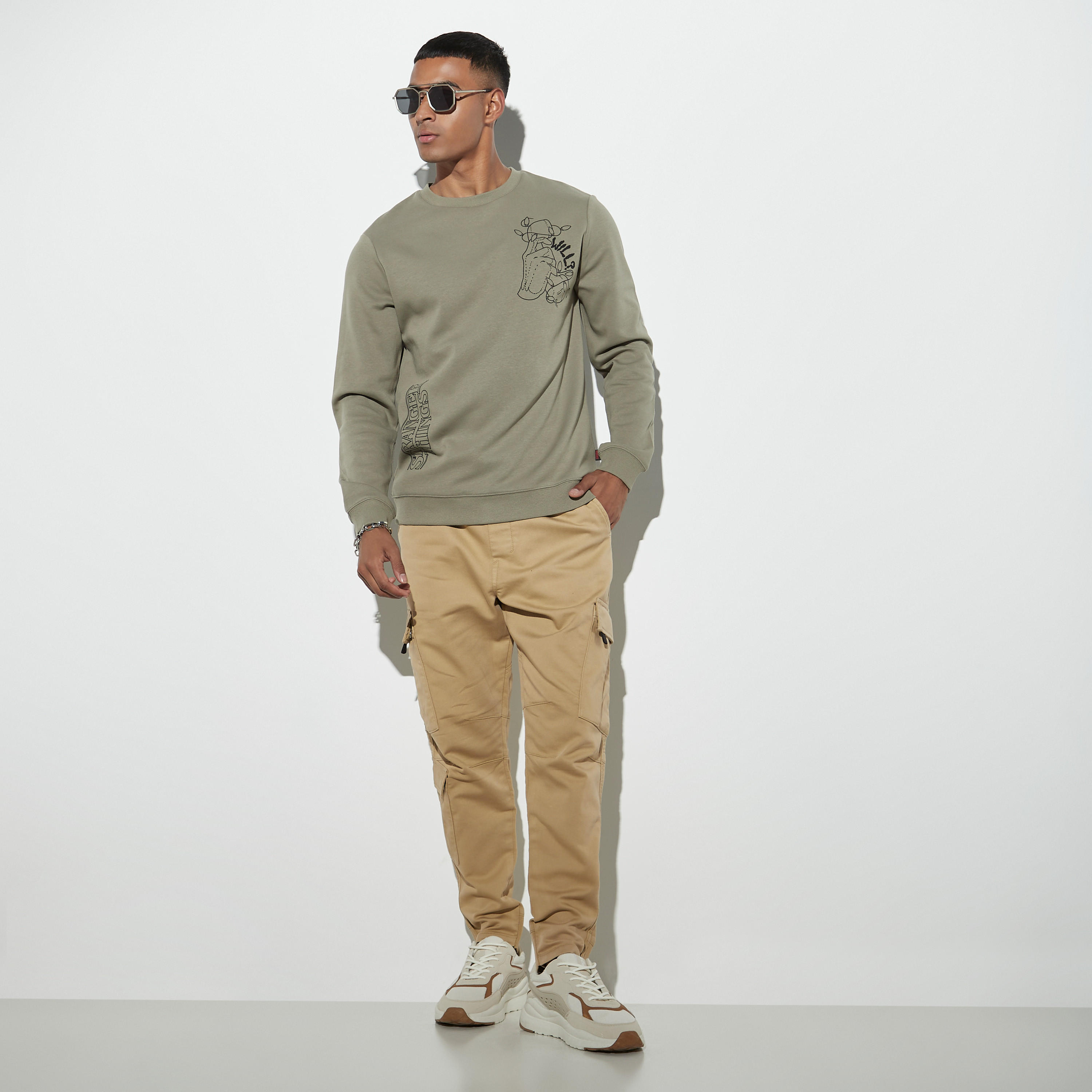 سويت شيرت بطبعات وياقة ضيقة وأكمام طويلة-men-winterwear-hoodiesandsweatshirts-image-2