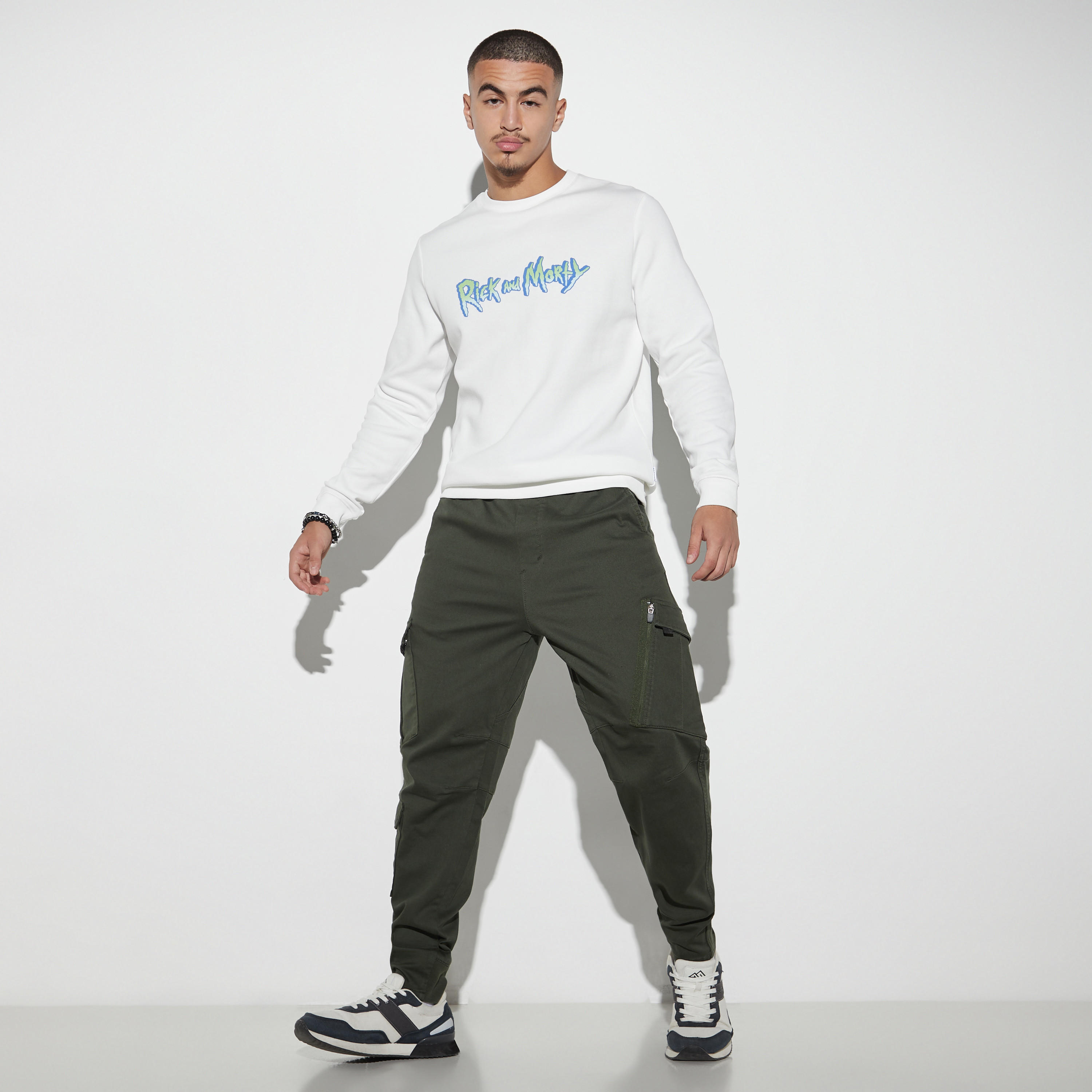 سويت شيرت بطبعات ريك أند مورتي-men-winterwear-hoodiesandsweatshirts-image-2
