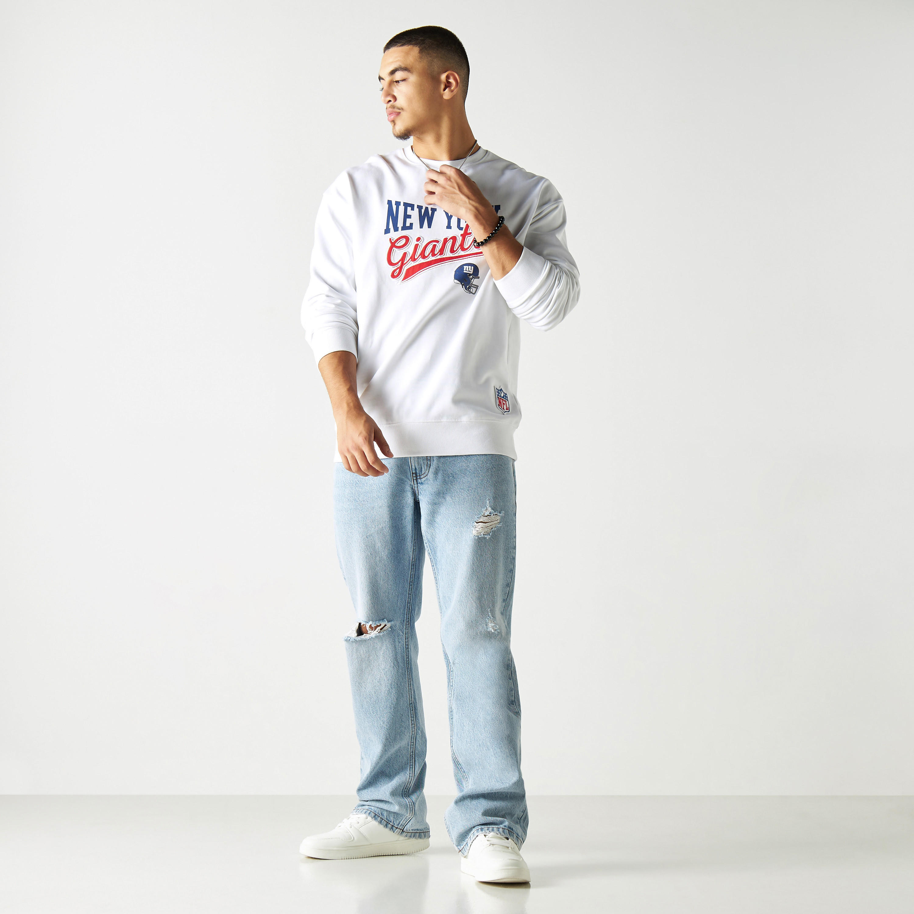 سويت شيرت مزين بياقة مستديرة وأكمام كتف منسدلة-men-winterwear-hoodiesandsweatshirts-image-2