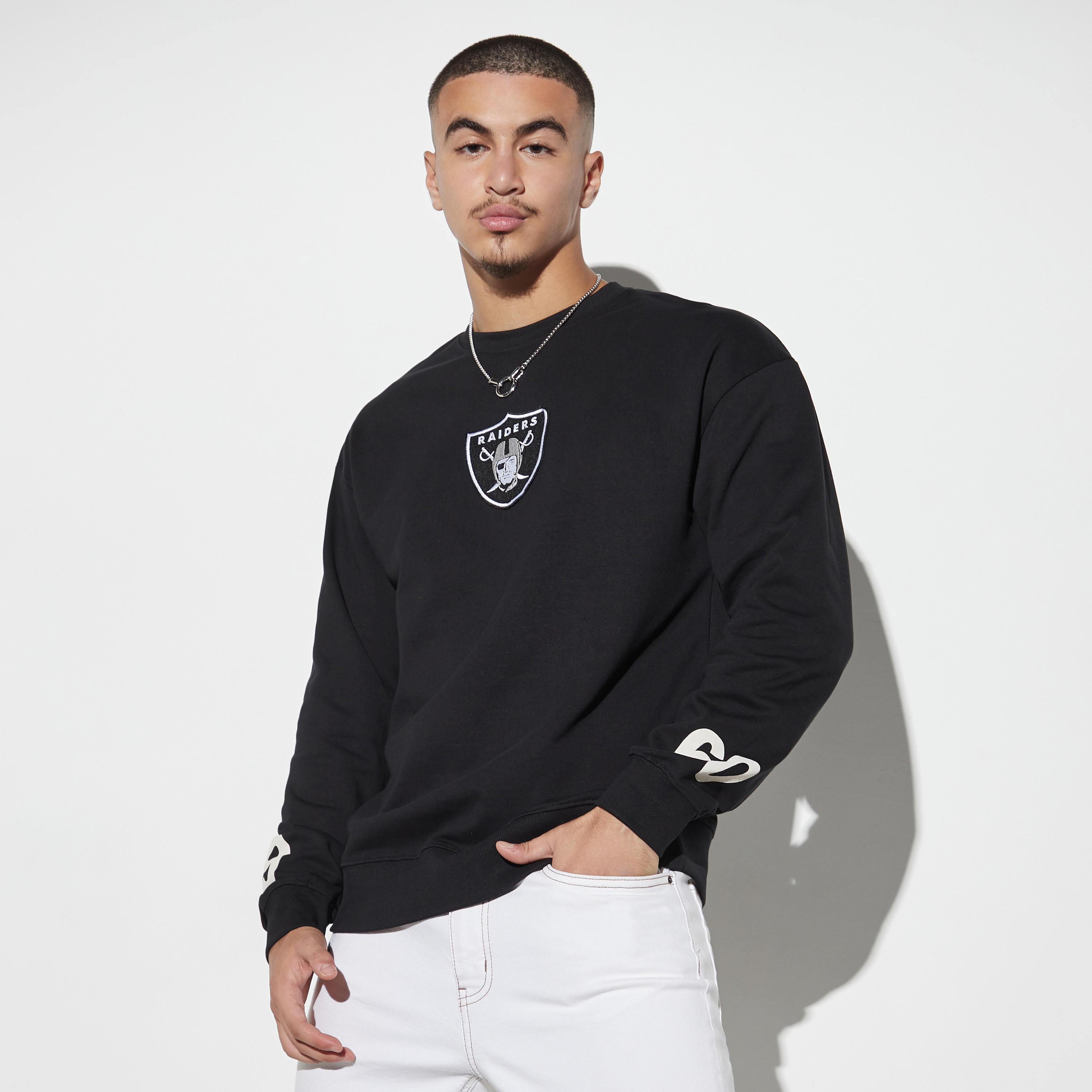 سويت شيرت بطبعات وياقة مستديرة وأكمام منسدلة-men-winterwear-hoodiesandsweatshirts-image-1