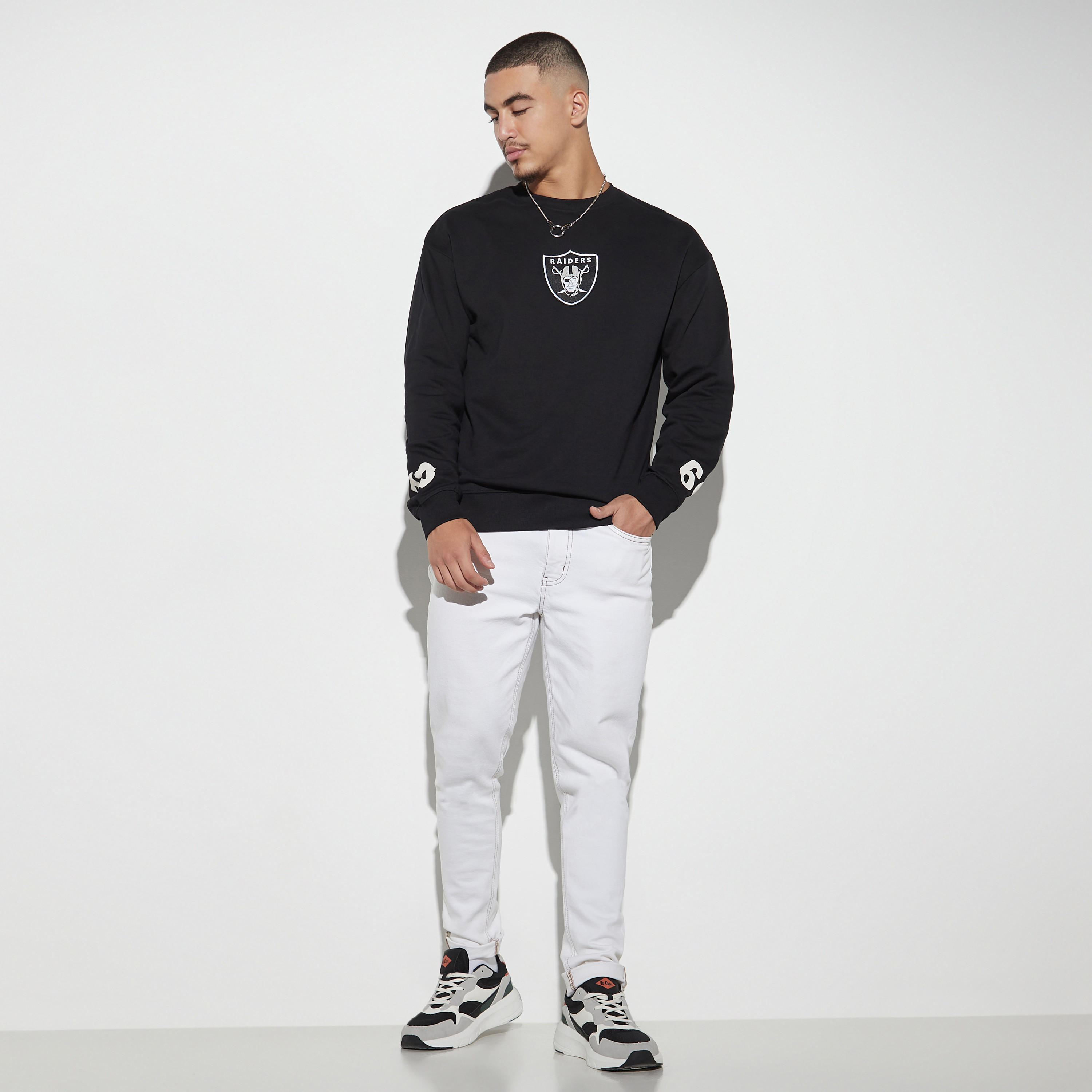 سويت شيرت بطبعات وياقة مستديرة وأكمام منسدلة-men-winterwear-hoodiesandsweatshirts-image-2