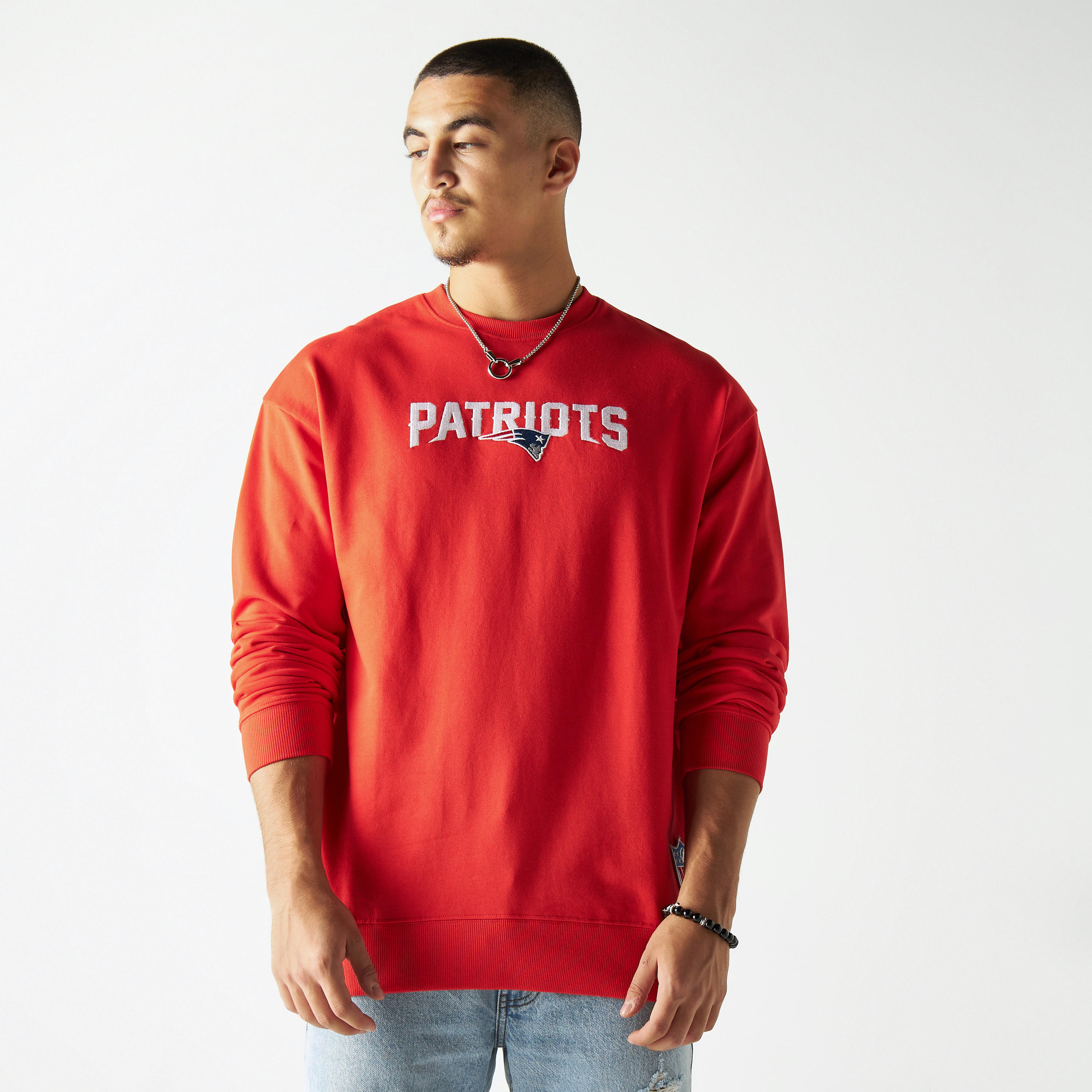 سويت شيرت مزيّن بياقة ضيقة وأكمام بأكتاف منسدلة-men-winterwear-hoodiesandsweatshirts-image-1