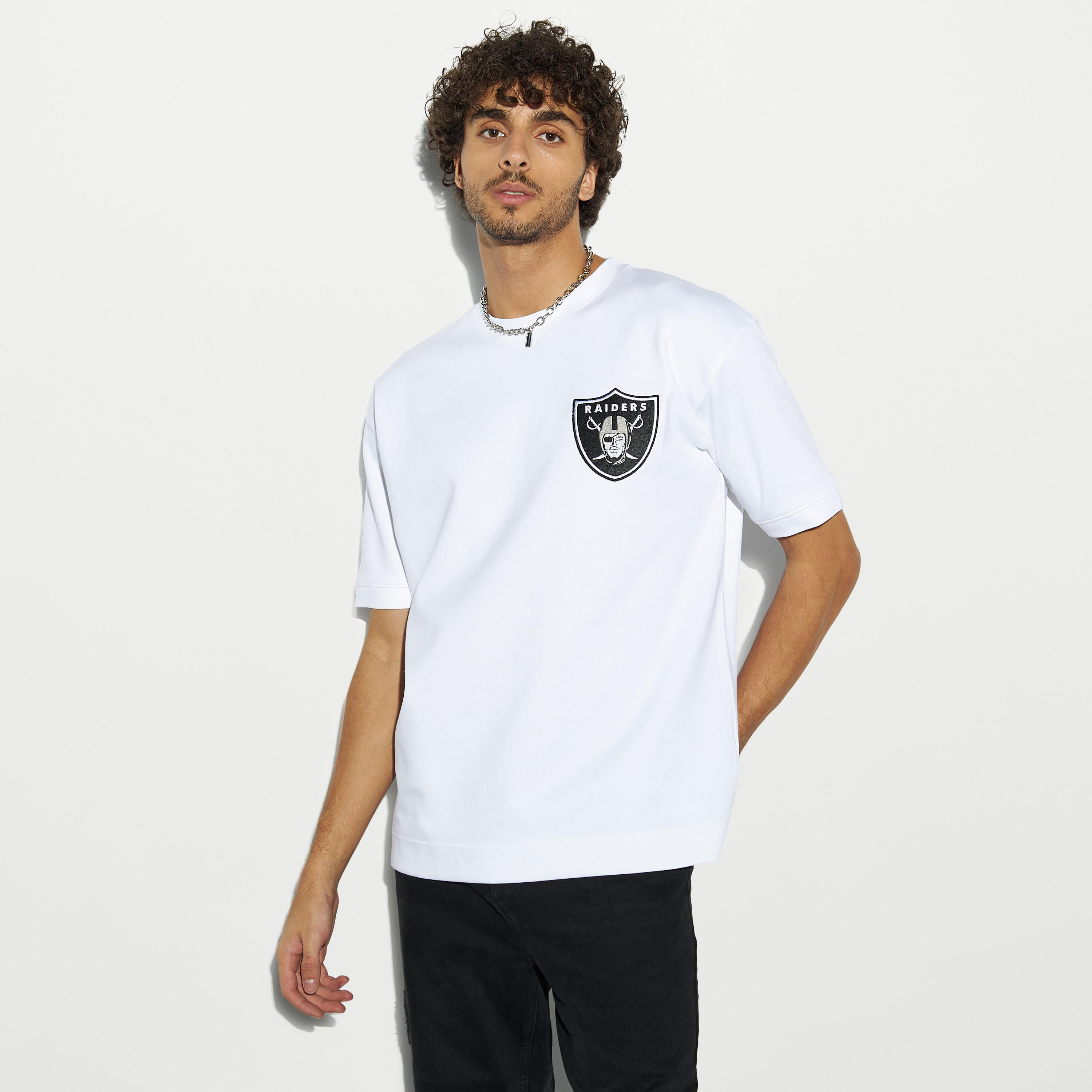 تيشيرت بياقة ضيّقة وأكمام قصيرة وطبعات-men-clothing-tshirtsandpolos-tshirts-image-1