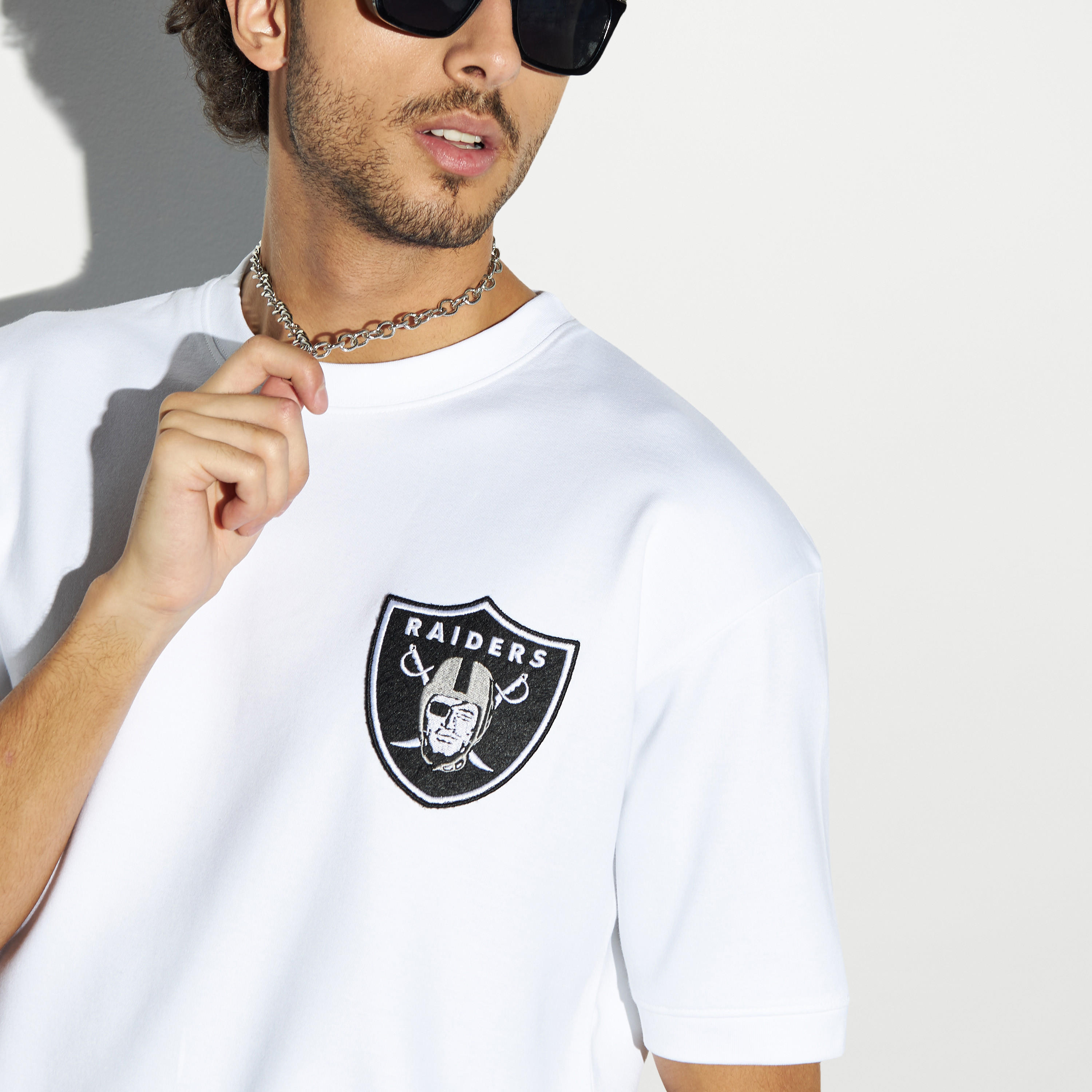 تيشيرت بياقة ضيّقة وأكمام قصيرة وطبعات-men-clothing-tshirtsandpolos-tshirts-image-4