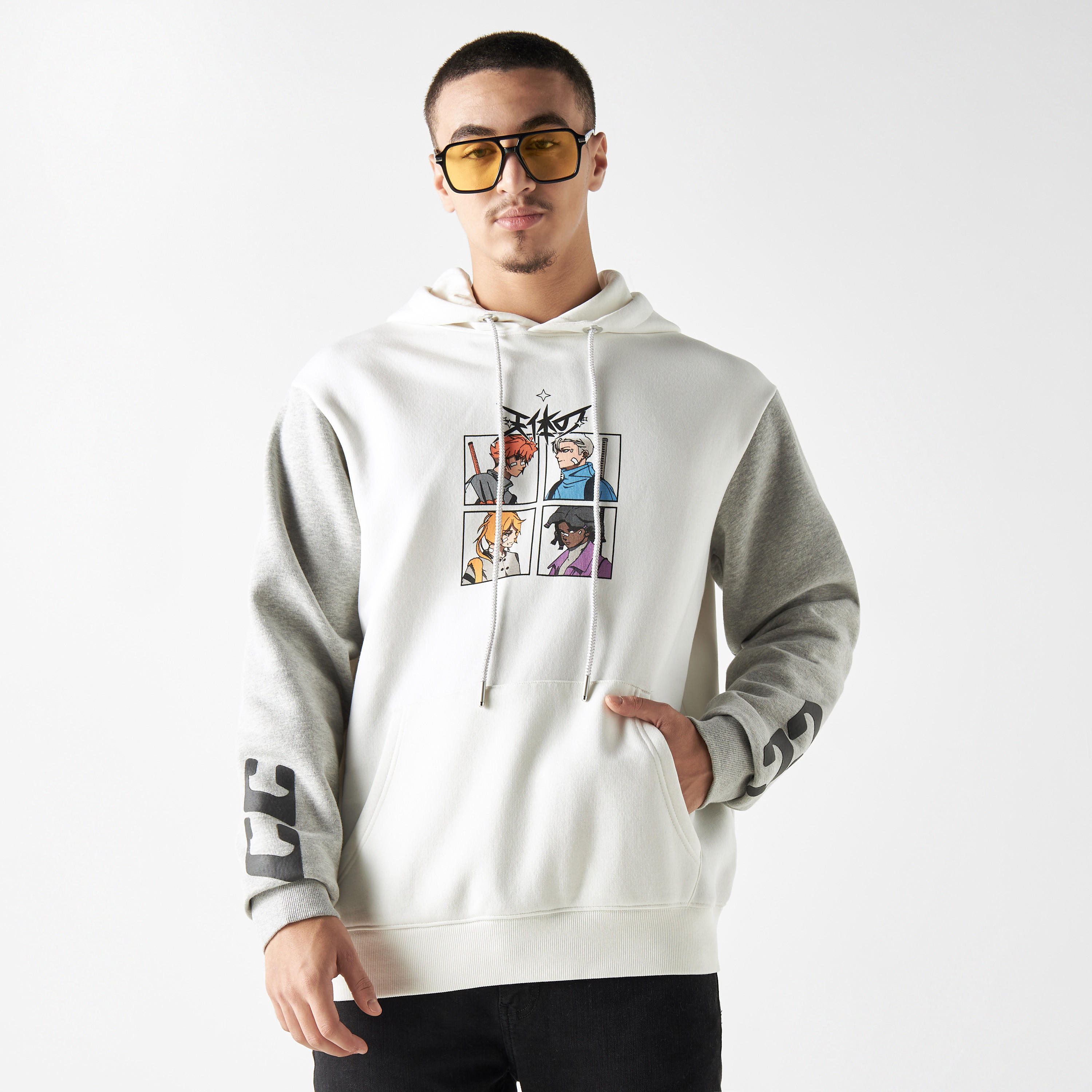 هودي بطبعات وأكمام طويلة وجيب كنغر-men-winterwear-hoodiesandsweatshirts-image-1