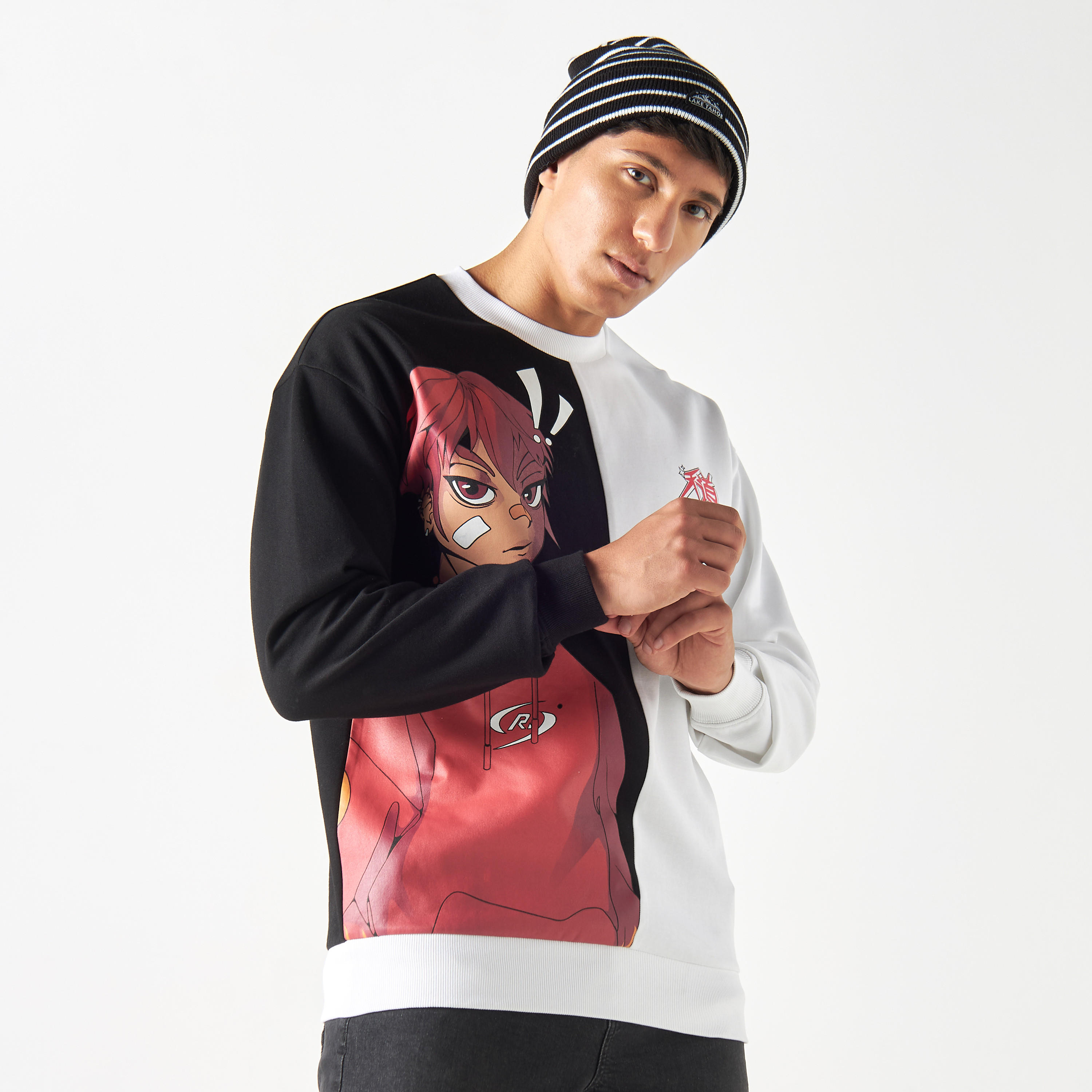 سويت شيرت بياقة ضيقة وأكمام طويلة وطبعات أنيمي-men-winterwear-hoodiesandsweatshirts-image-1