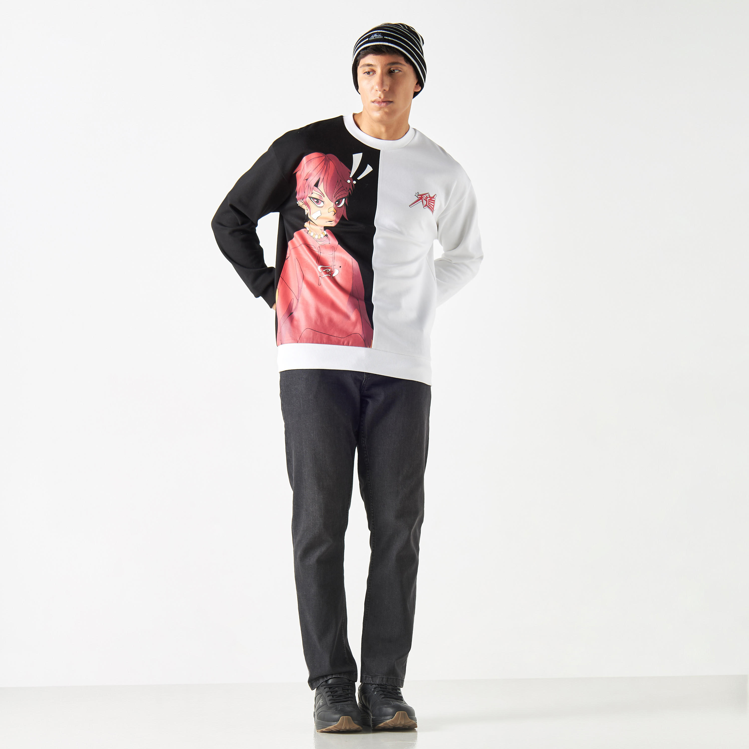 سويت شيرت بياقة ضيقة وأكمام طويلة وطبعات أنيمي-men-winterwear-hoodiesandsweatshirts-image-2