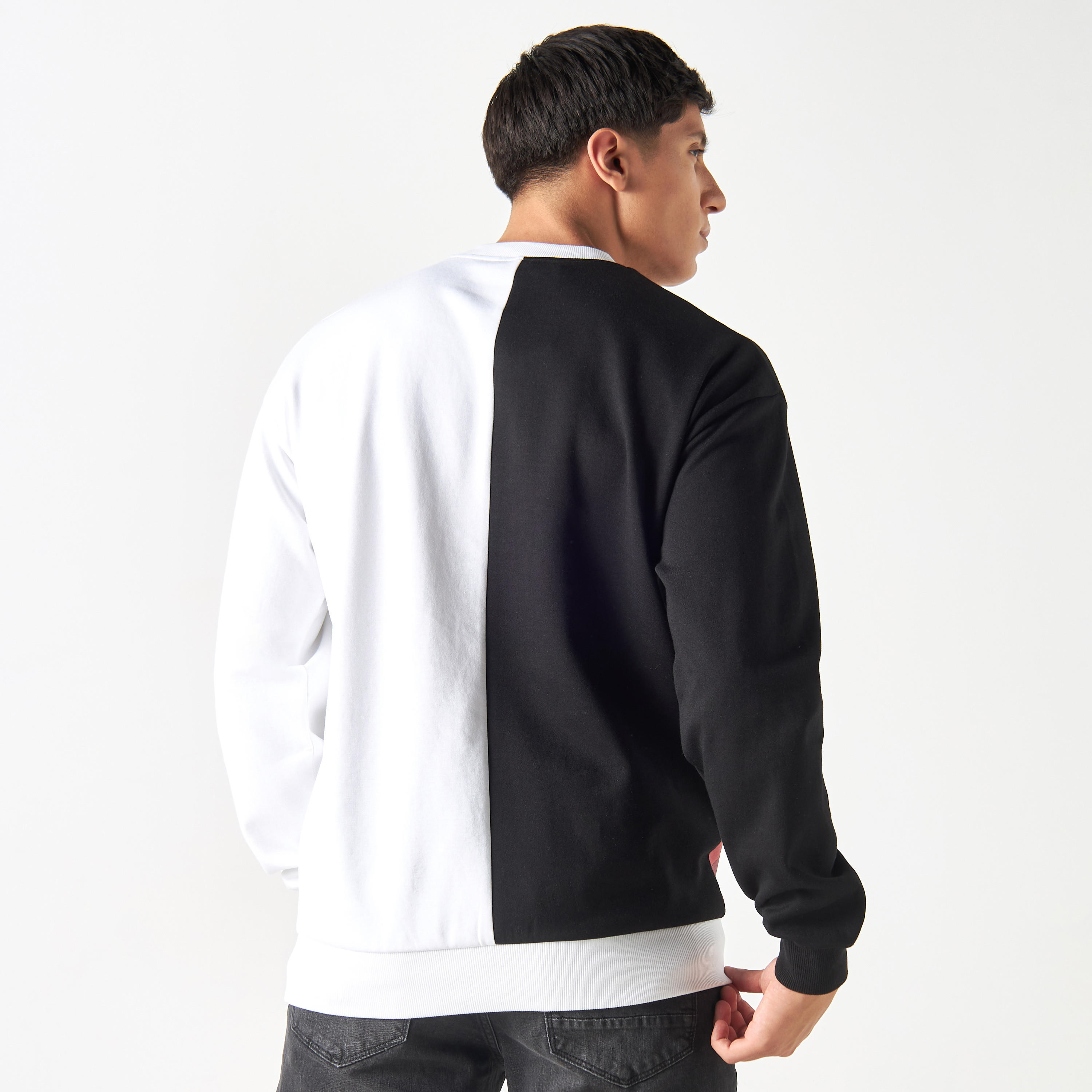 سويت شيرت بياقة ضيقة وأكمام طويلة وطبعات أنيمي-men-winterwear-hoodiesandsweatshirts-image-3