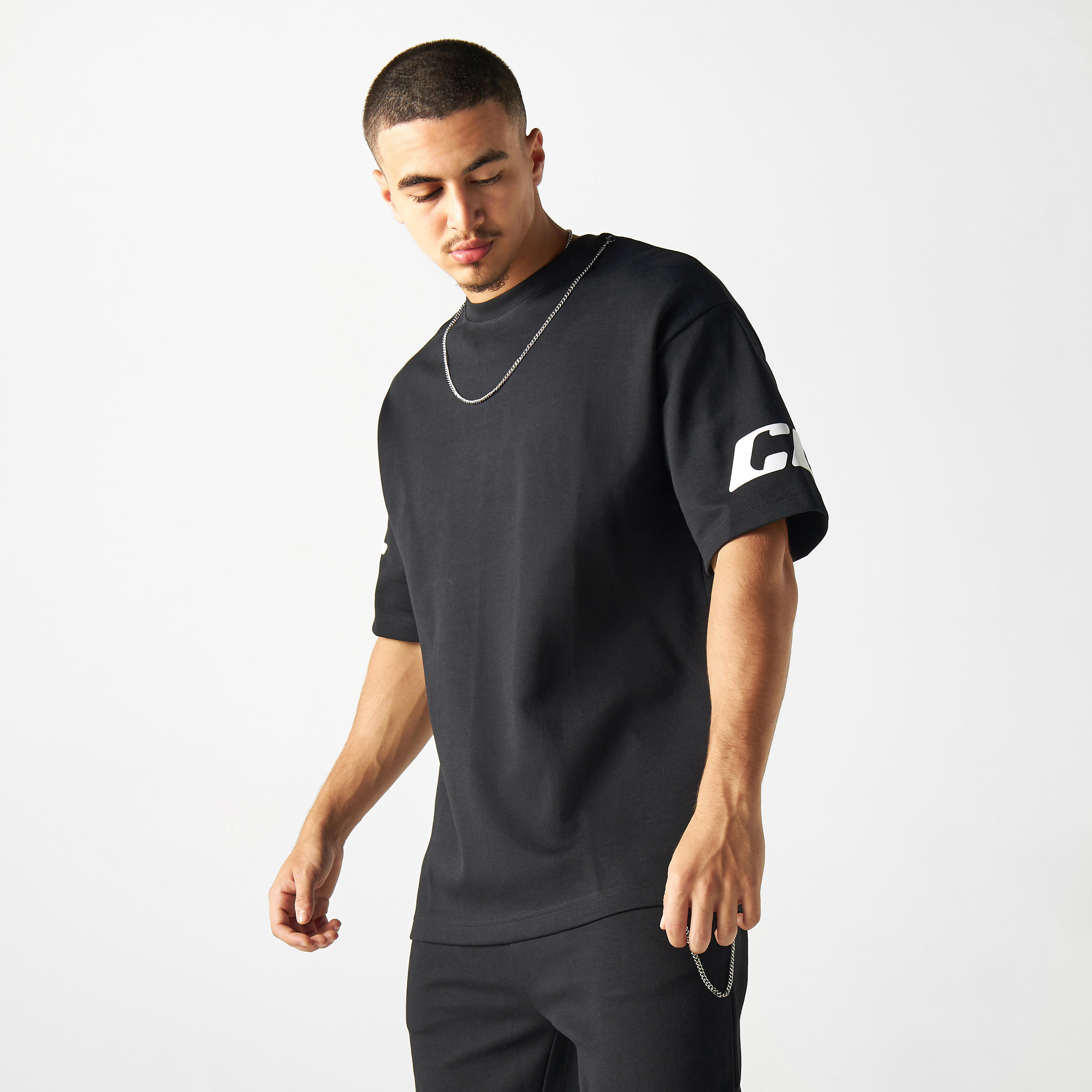 تيشيرت بياقة ضيّقة وأكمام قصيرة وطبعات-men-clothing-tshirtsandpolos-tshirts-image-1