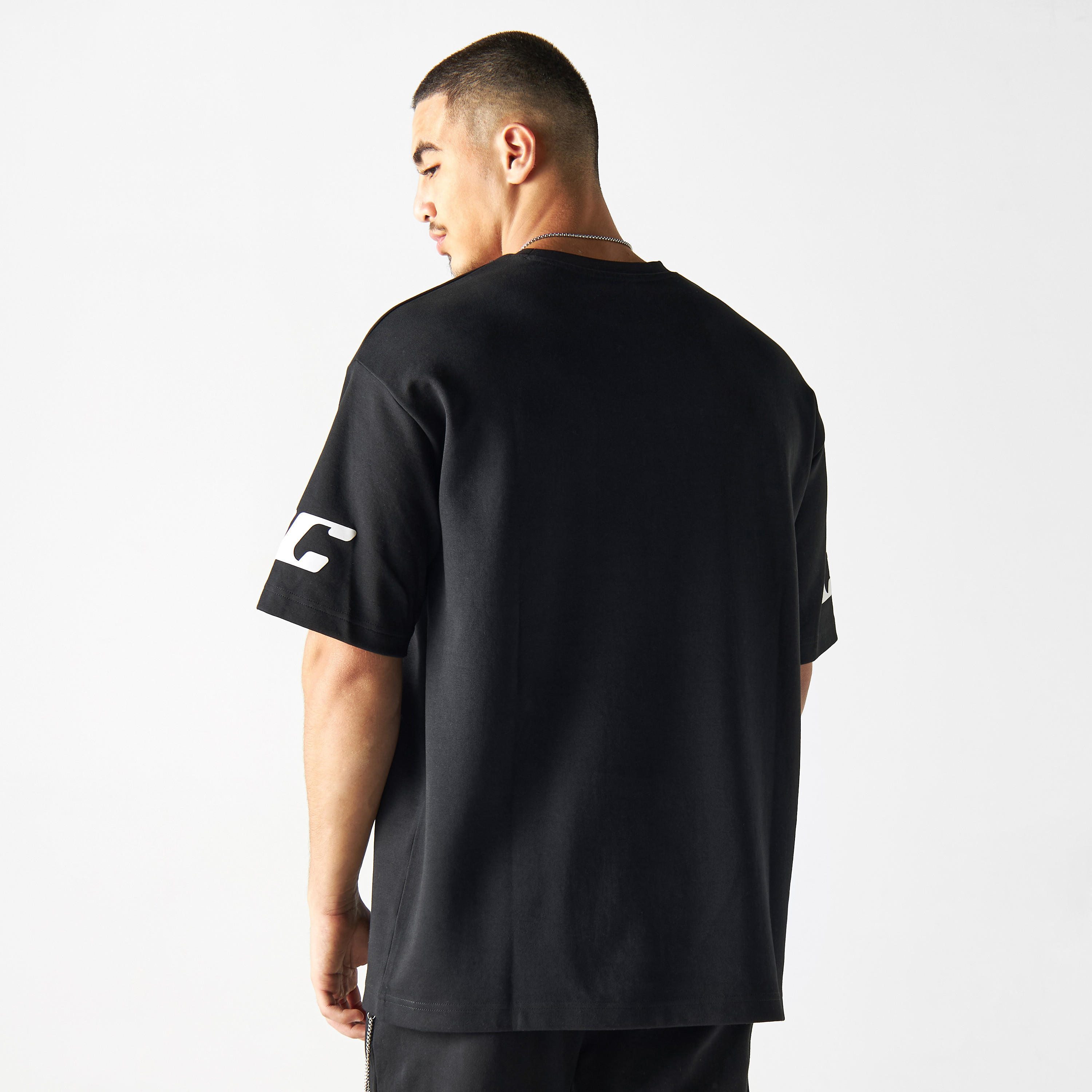 تيشيرت بياقة ضيّقة وأكمام قصيرة وطبعات-men-clothing-tshirtsandpolos-tshirts-image-3