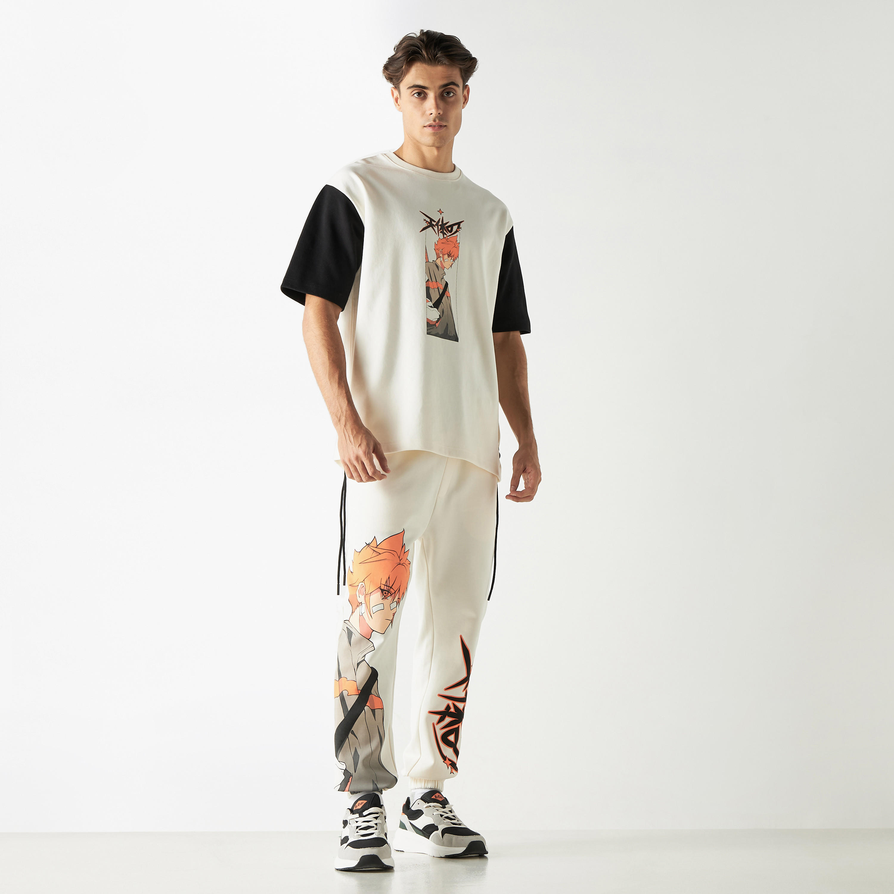 بنطلون رياضي برباط إغلاق وجيوب وطبعات-men-clothing-bottoms-joggers-image-2