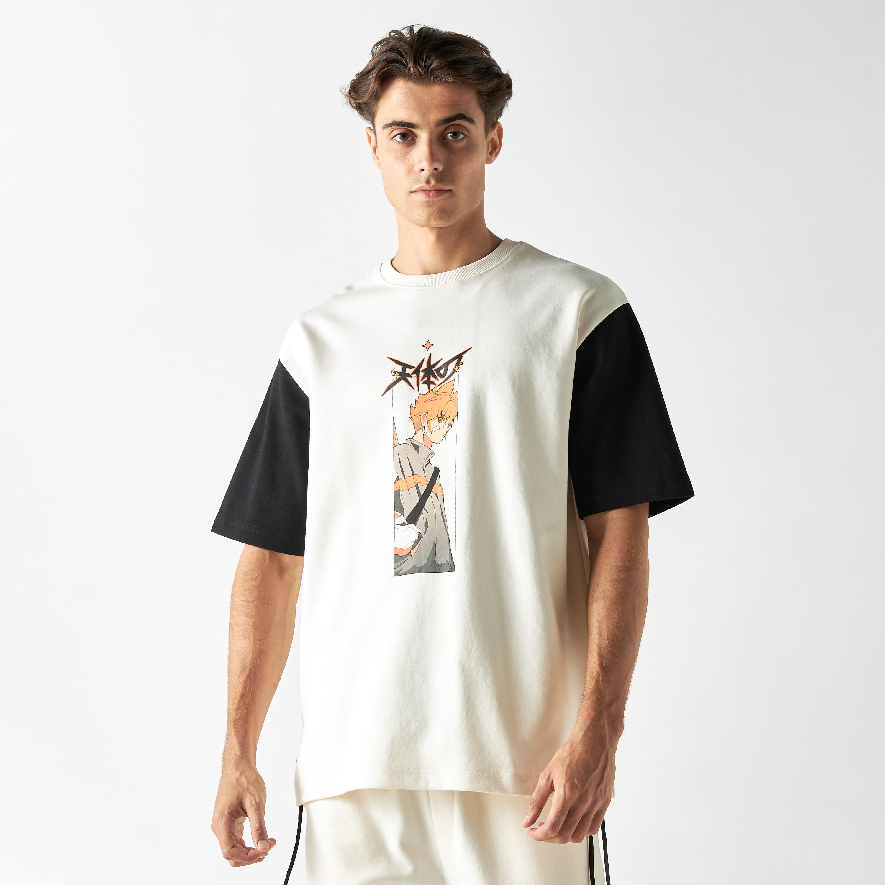 تيشيرت بياقة ضيقة وأكمام قصيرة وطبعات انمي-men-clothing-tshirtsandpolos-tshirts-image-1