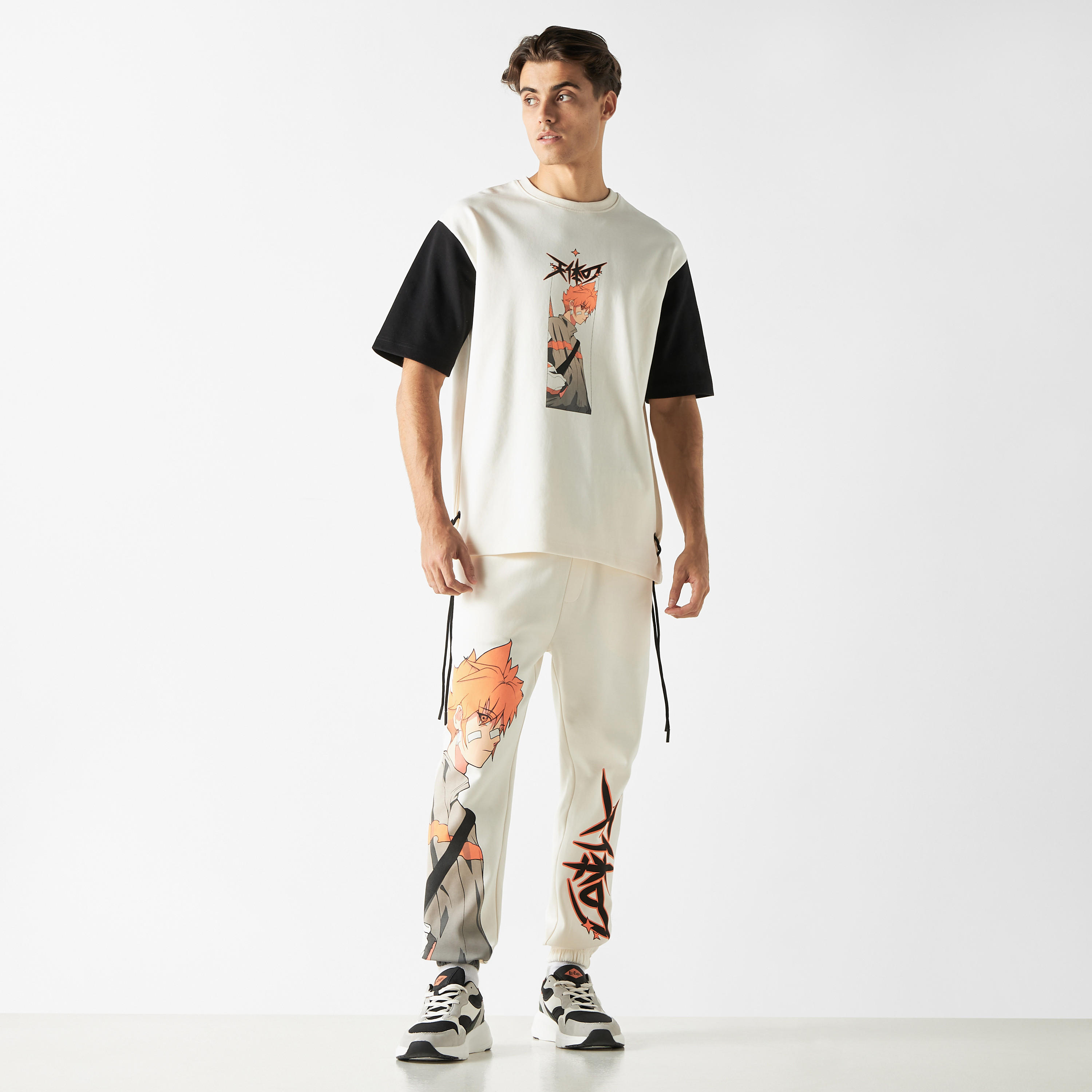 تيشيرت بياقة ضيقة وأكمام قصيرة وطبعات انمي-men-clothing-tshirtsandpolos-tshirts-image-2