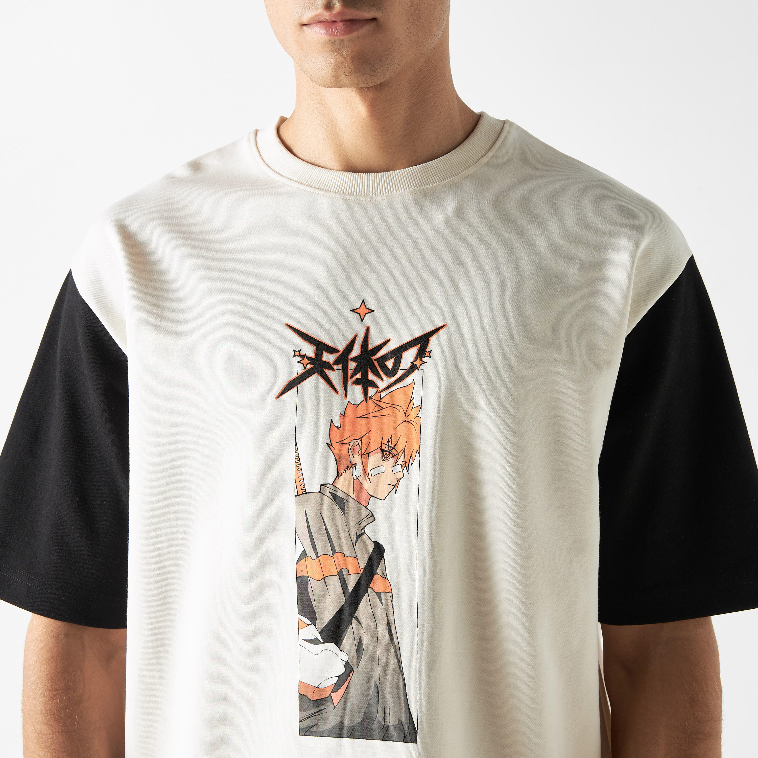 تيشيرت بياقة ضيقة وأكمام قصيرة وطبعات انمي-men-clothing-tshirtsandpolos-tshirts-image-4