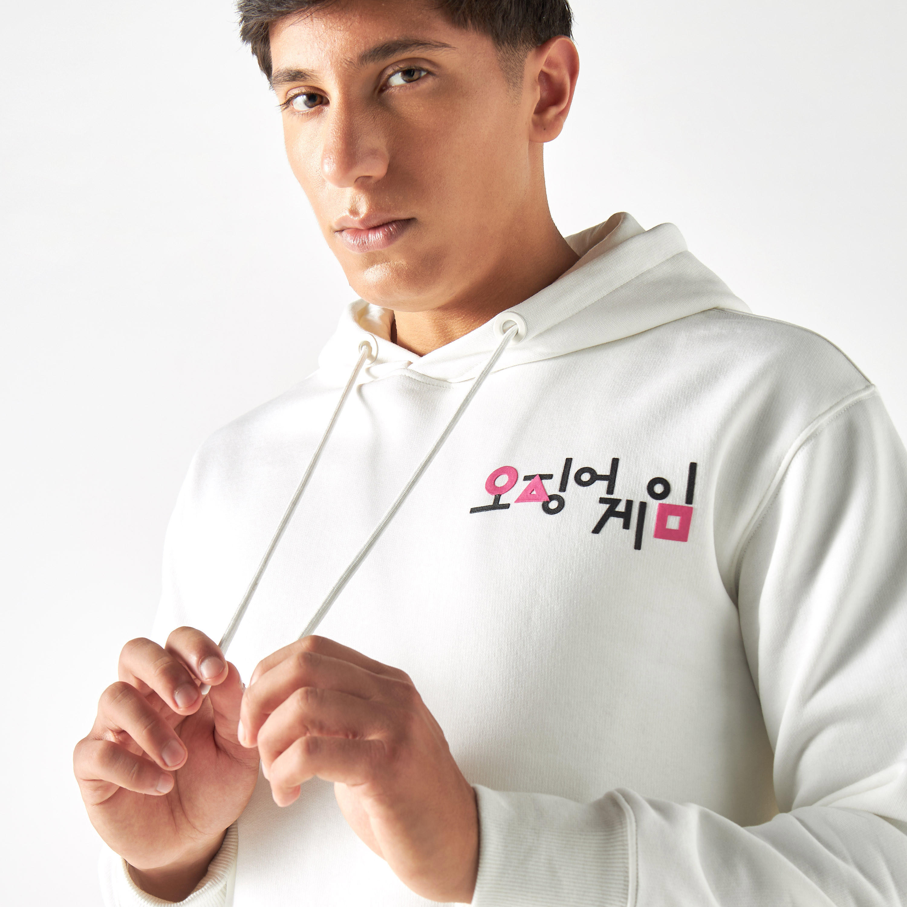 هودي بطبعات وجيب كنجر-men-winterwear-hoodiesandsweatshirts-image-4