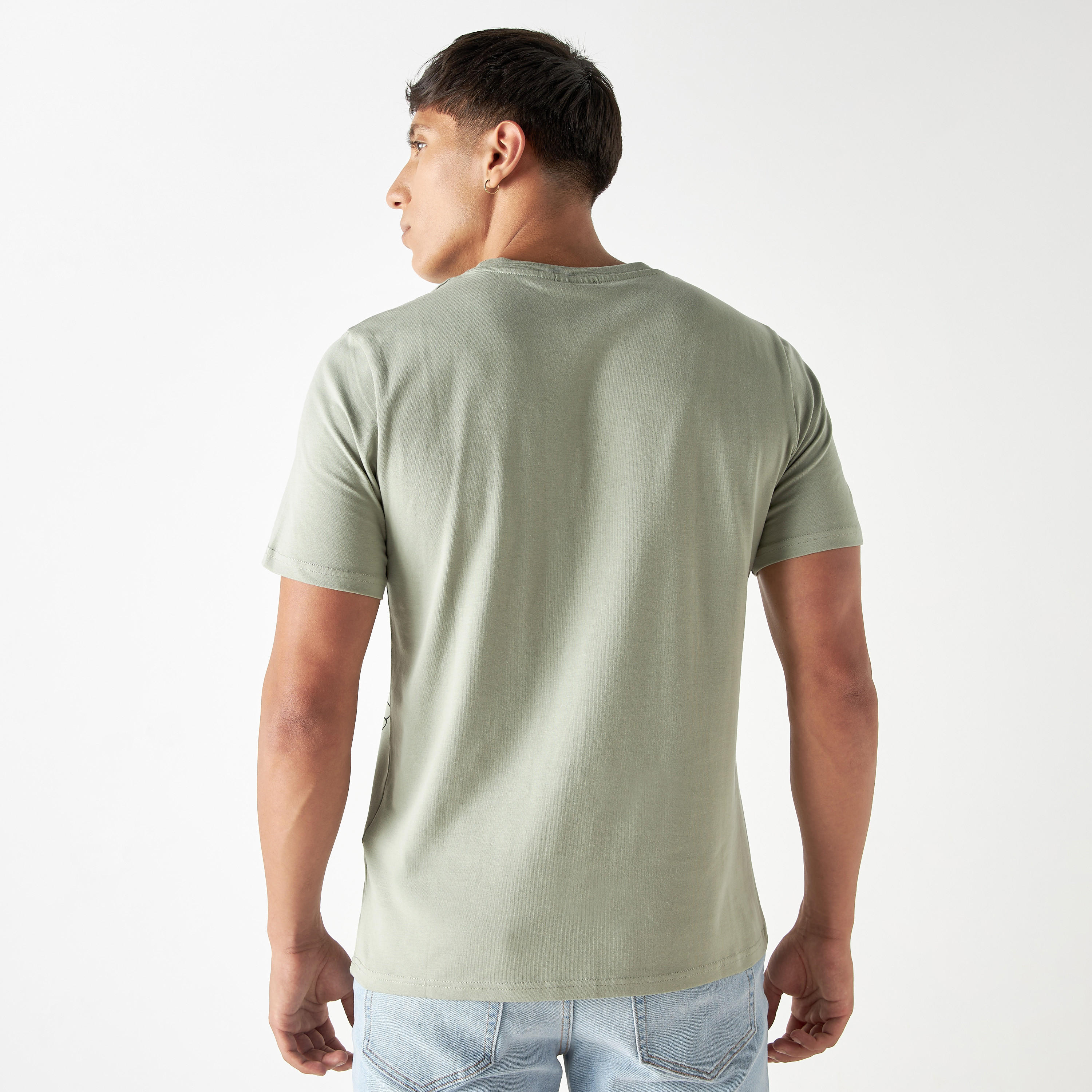 تيشيرت بياقة ضيقة وأكمام قصيرة وطبعات-men-clothing-tshirtsandpolos-tshirts-image-3