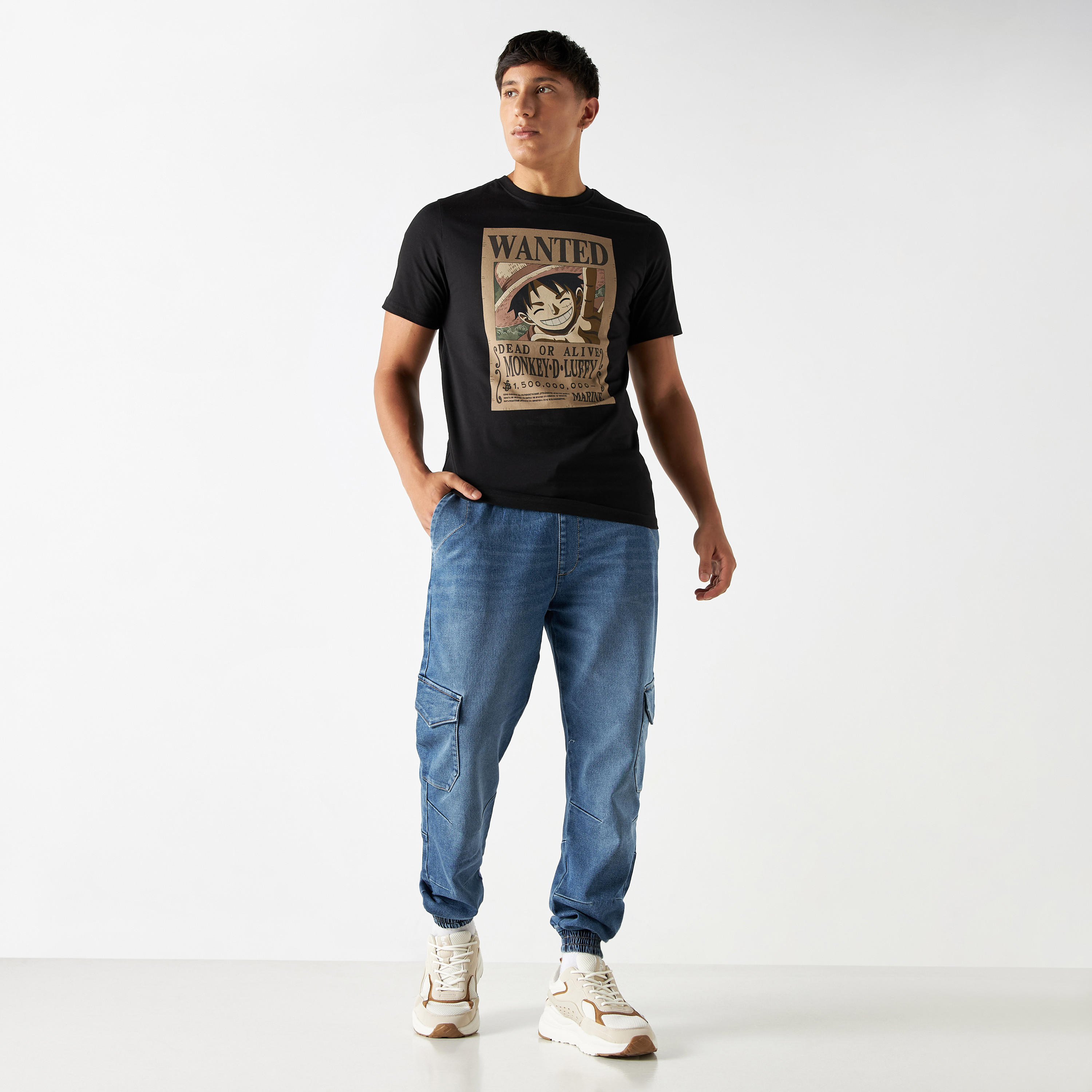 تيشيرت بياقة ضيقة وأكمام قصيرة وطبعات-men-clothing-tshirtsandpolos-tshirts-image-2