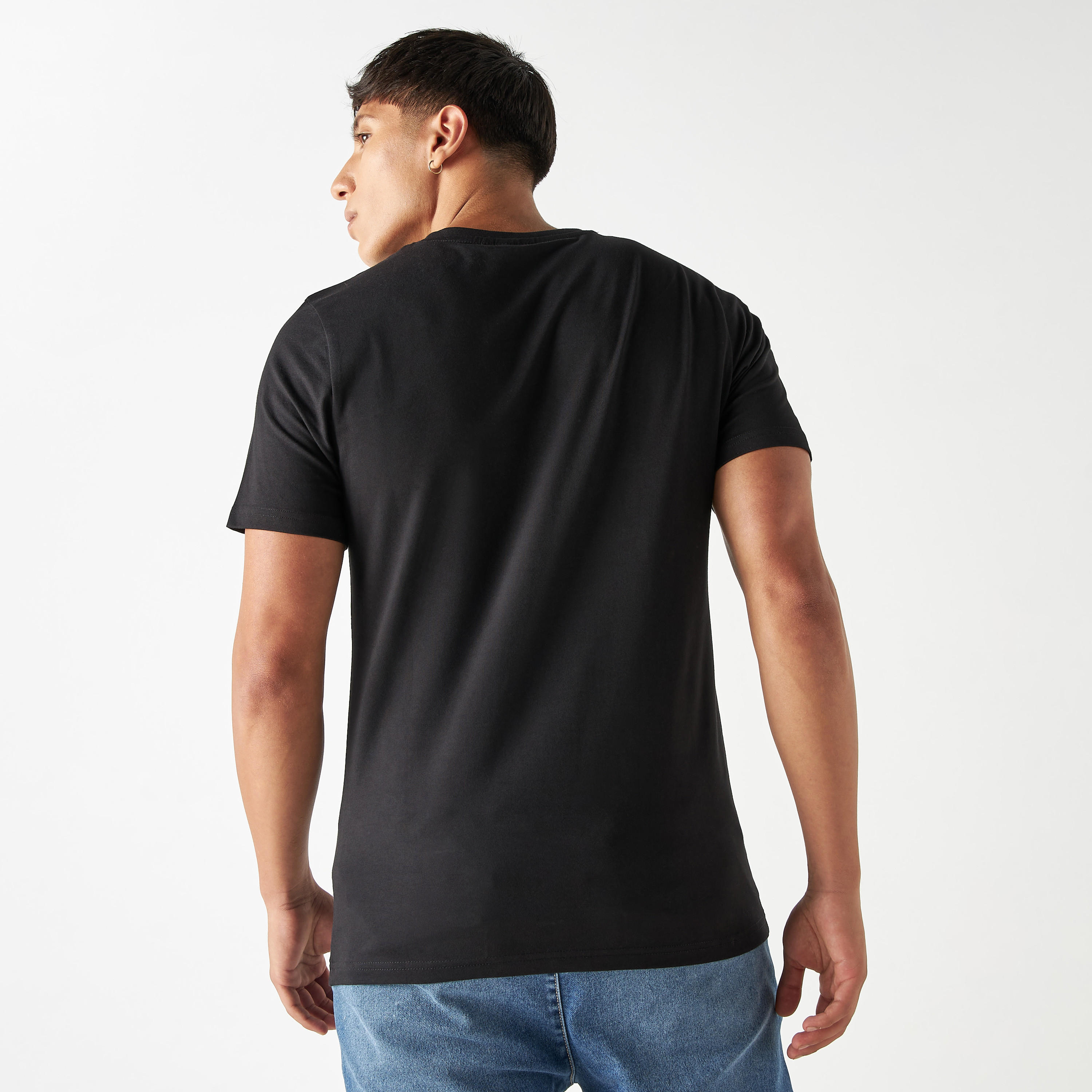 تيشيرت بياقة ضيقة وأكمام قصيرة وطبعات-men-clothing-tshirtsandpolos-tshirts-image-3