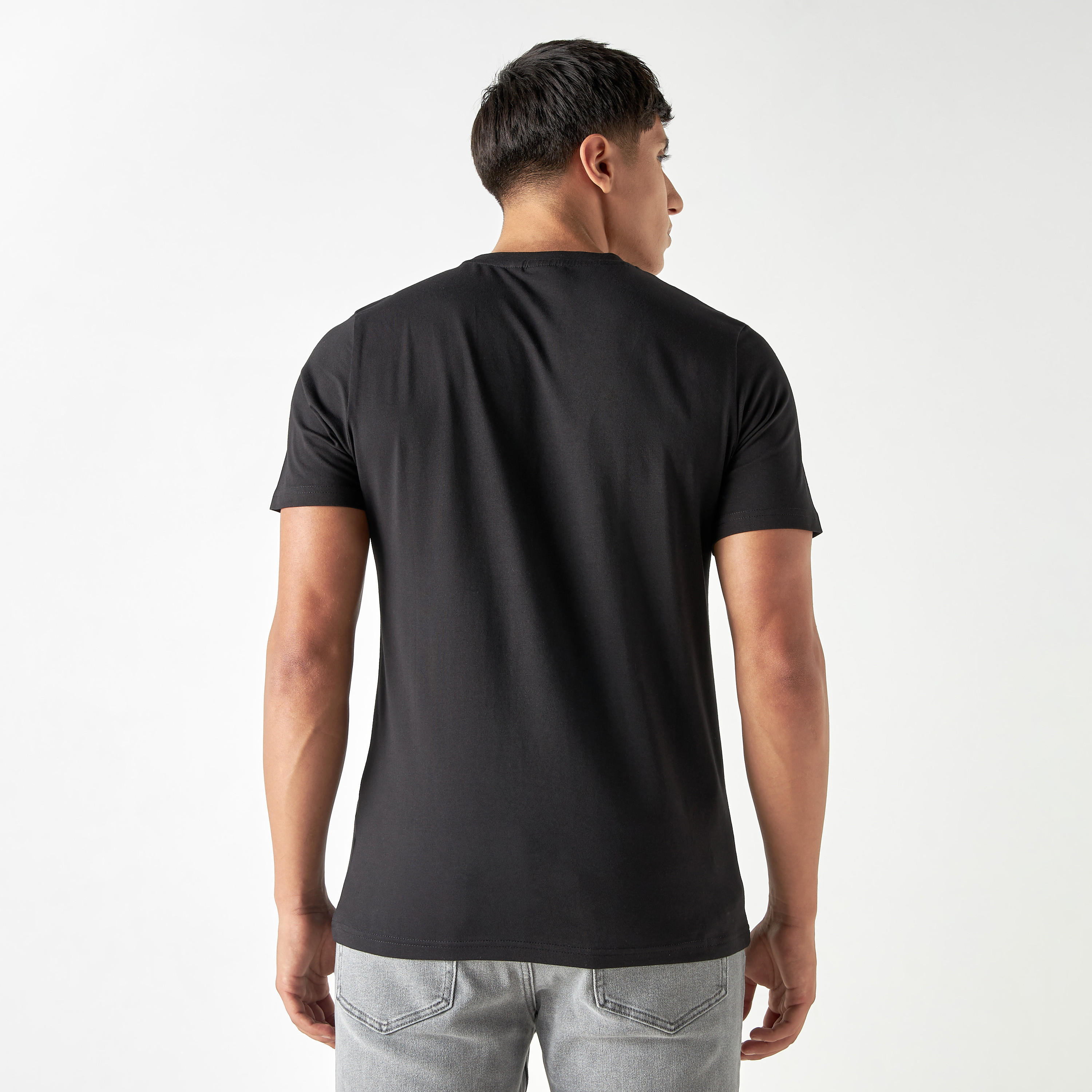 تيشيرت بياقة ضيّقة وأكمام قصيرة وطبعات-men-clothing-tshirtsandpolos-tshirts-image-3