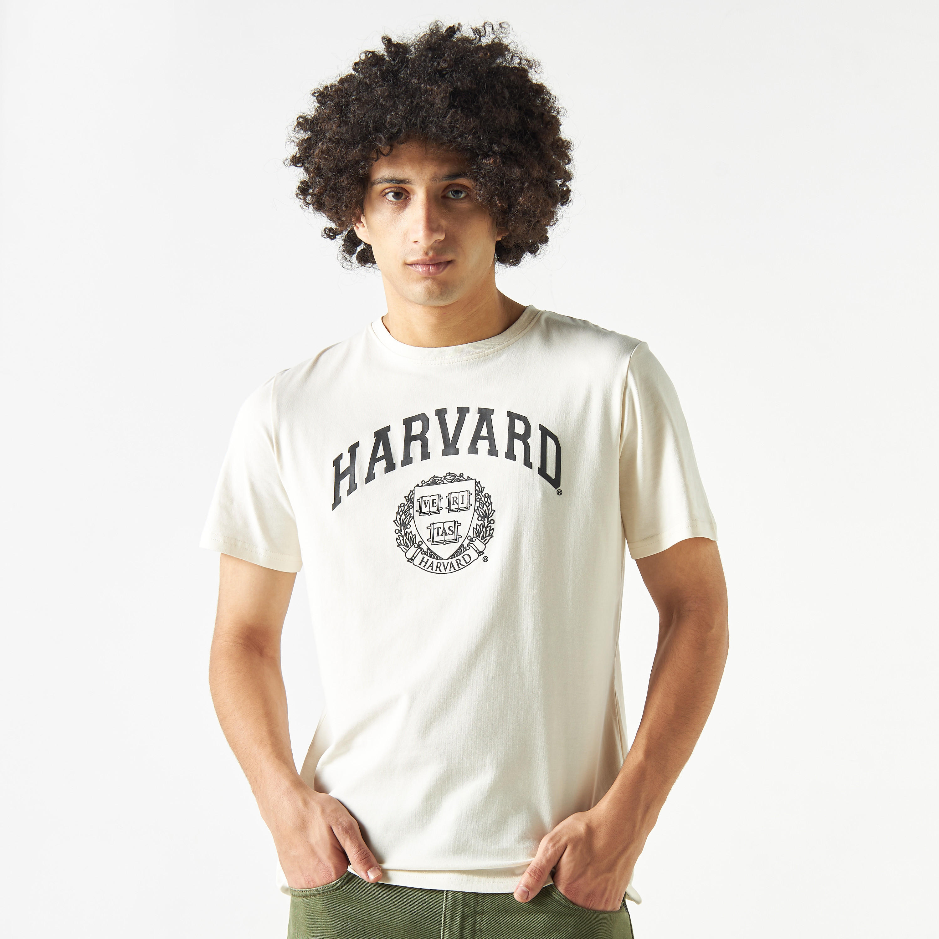 تيشيرت بياقة ضيقة وأكمام قصيرة بطبعات-men-clothing-tshirtsandpolos-tshirts-image-1